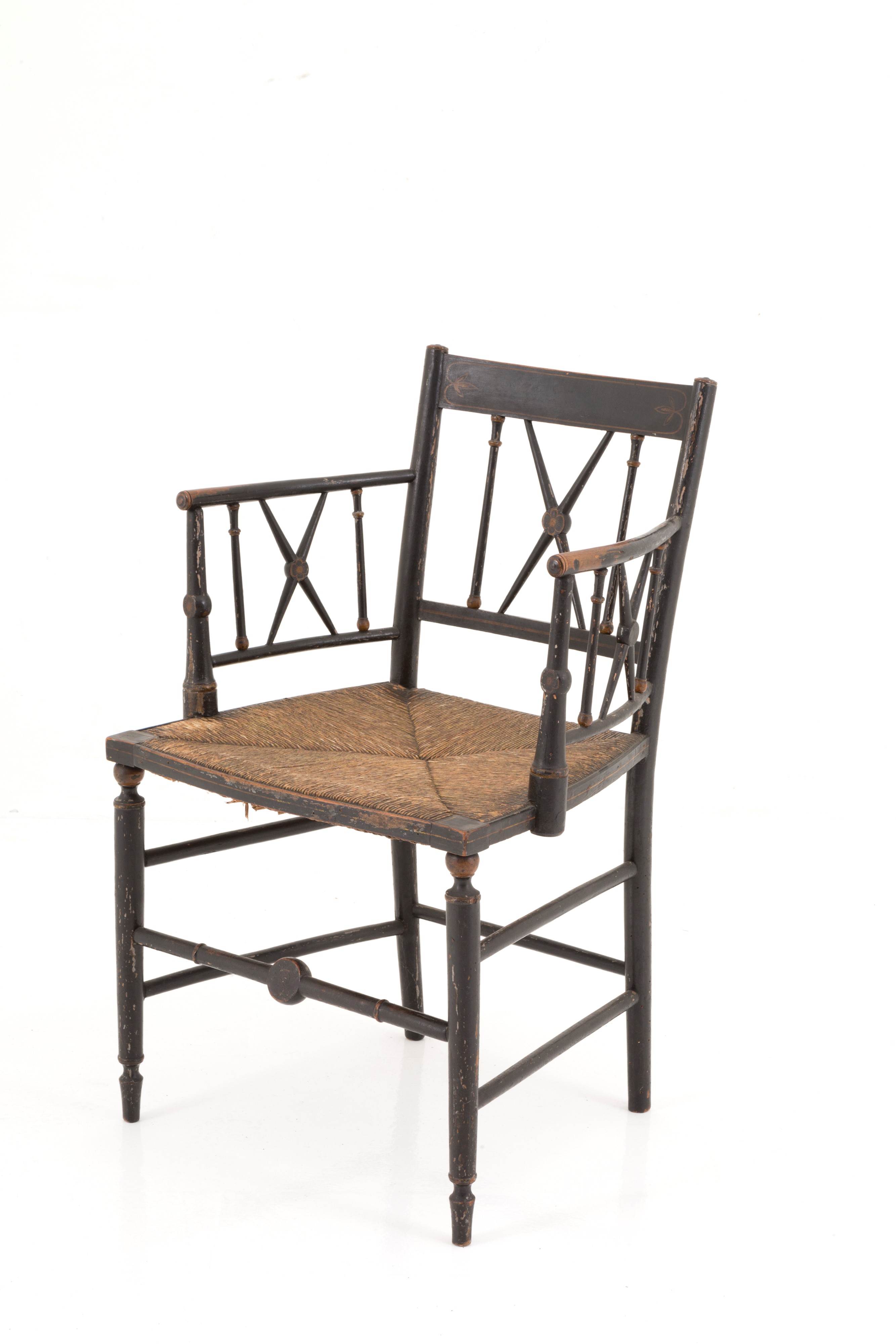 Una poltrona e cinque sedie laccate