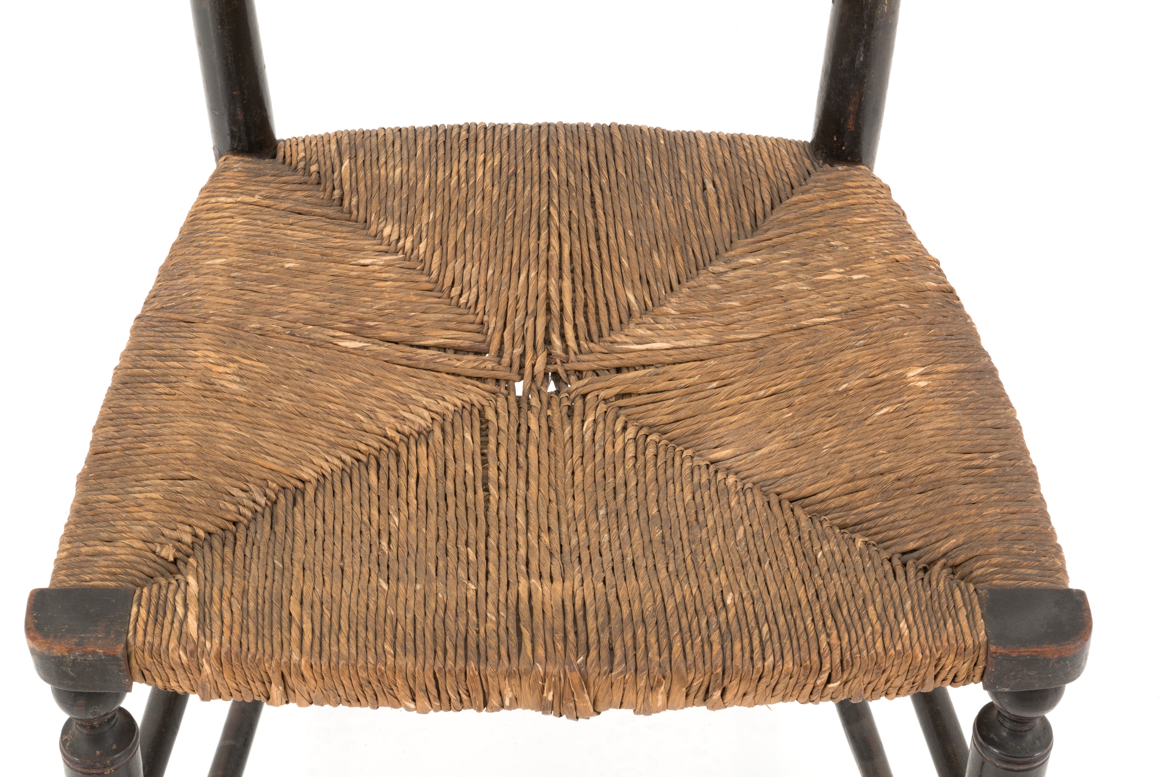 Una poltrona e cinque sedie laccate