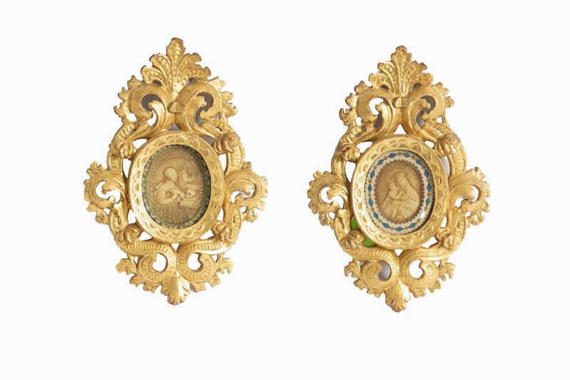 Coppia di ex voto "MADONNA CON BAMBINO" e "PAPA CLEMENTE XI"