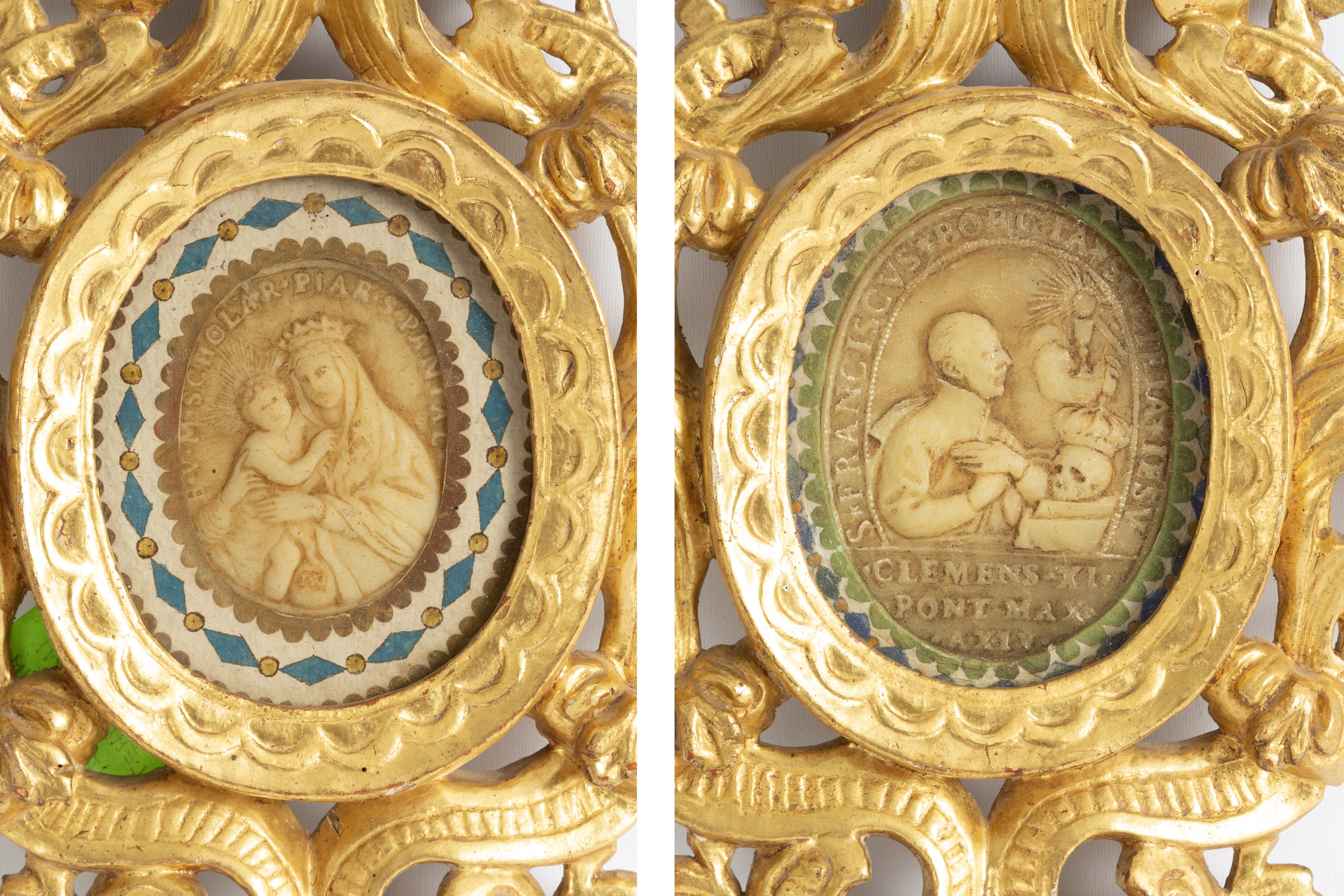 Coppia di ex voto "MADONNA CON BAMBINO" e "PAPA CLEMENTE XI"