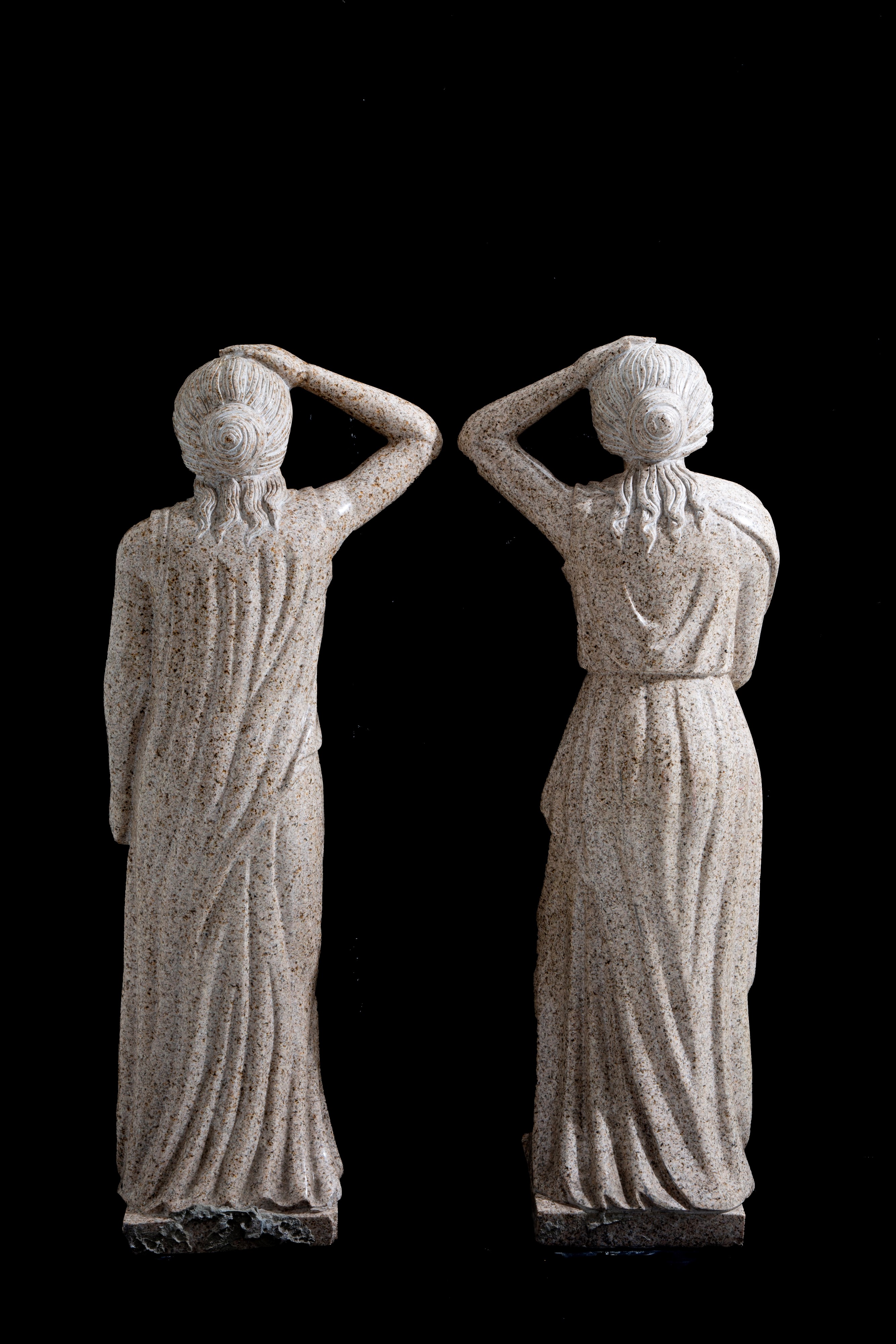 Coppia di Sculture "figure Femminili"
