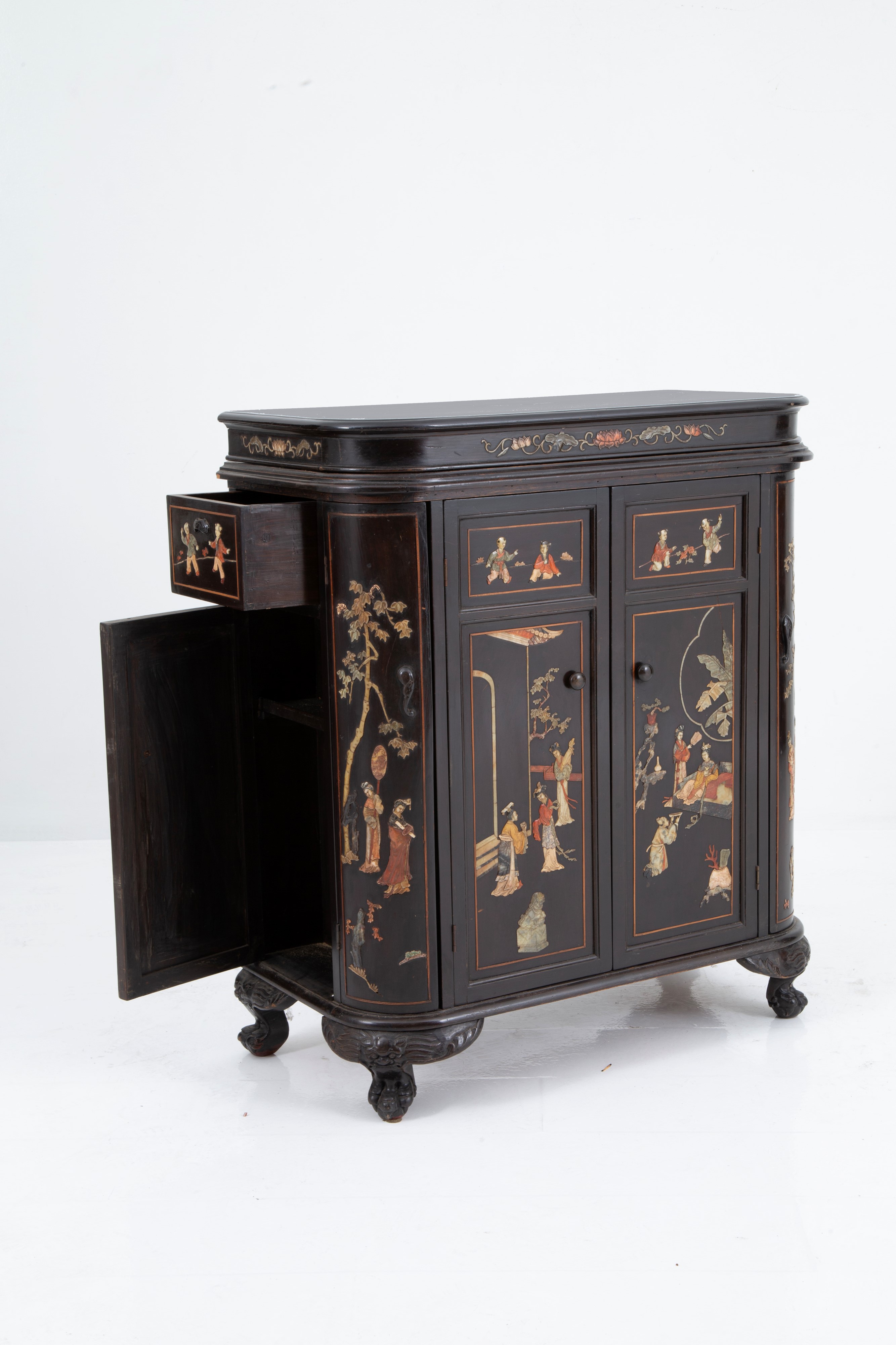 Piccola credenza in legno ebanizzato e pietre dure