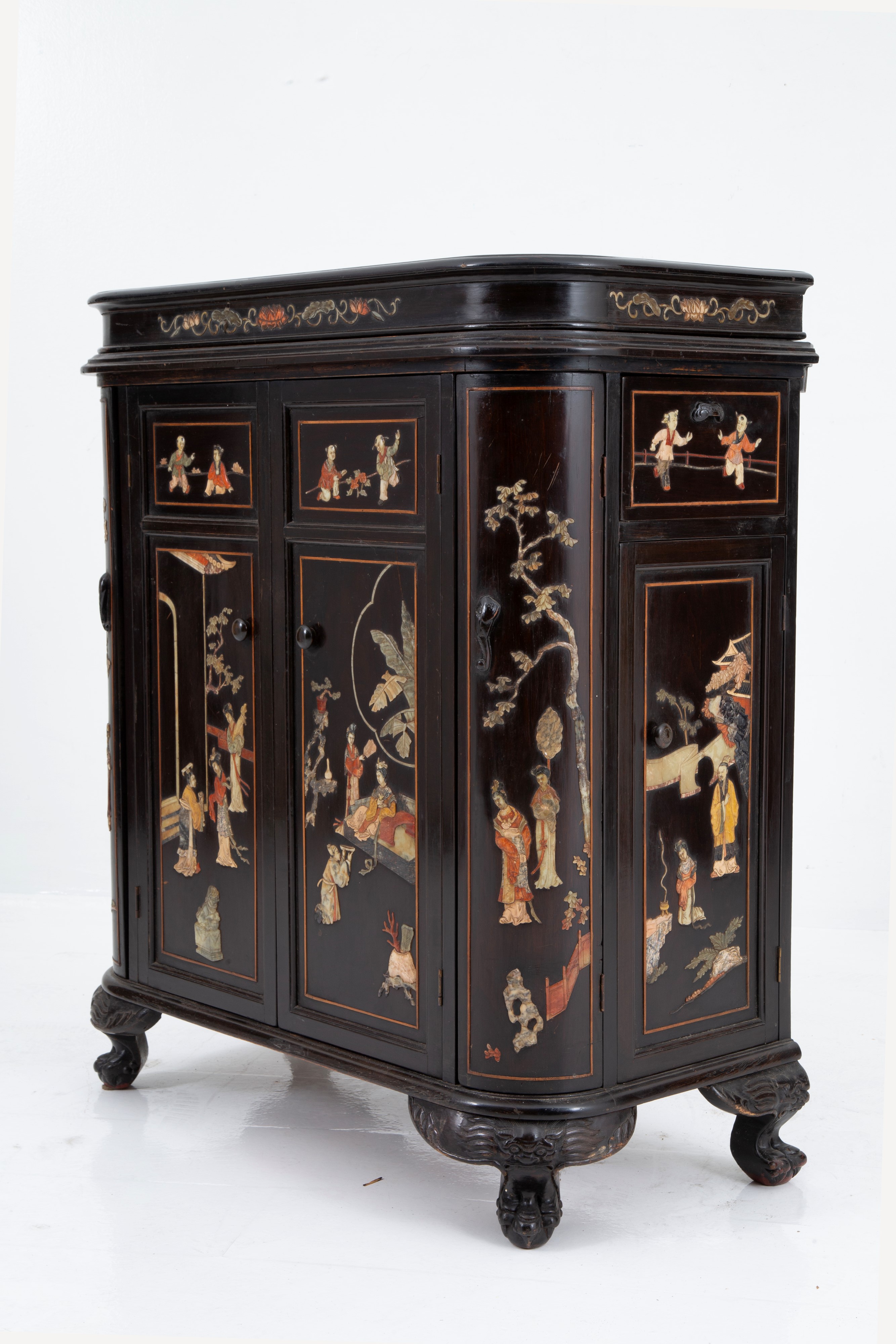 Piccola credenza in legno ebanizzato e pietre dure