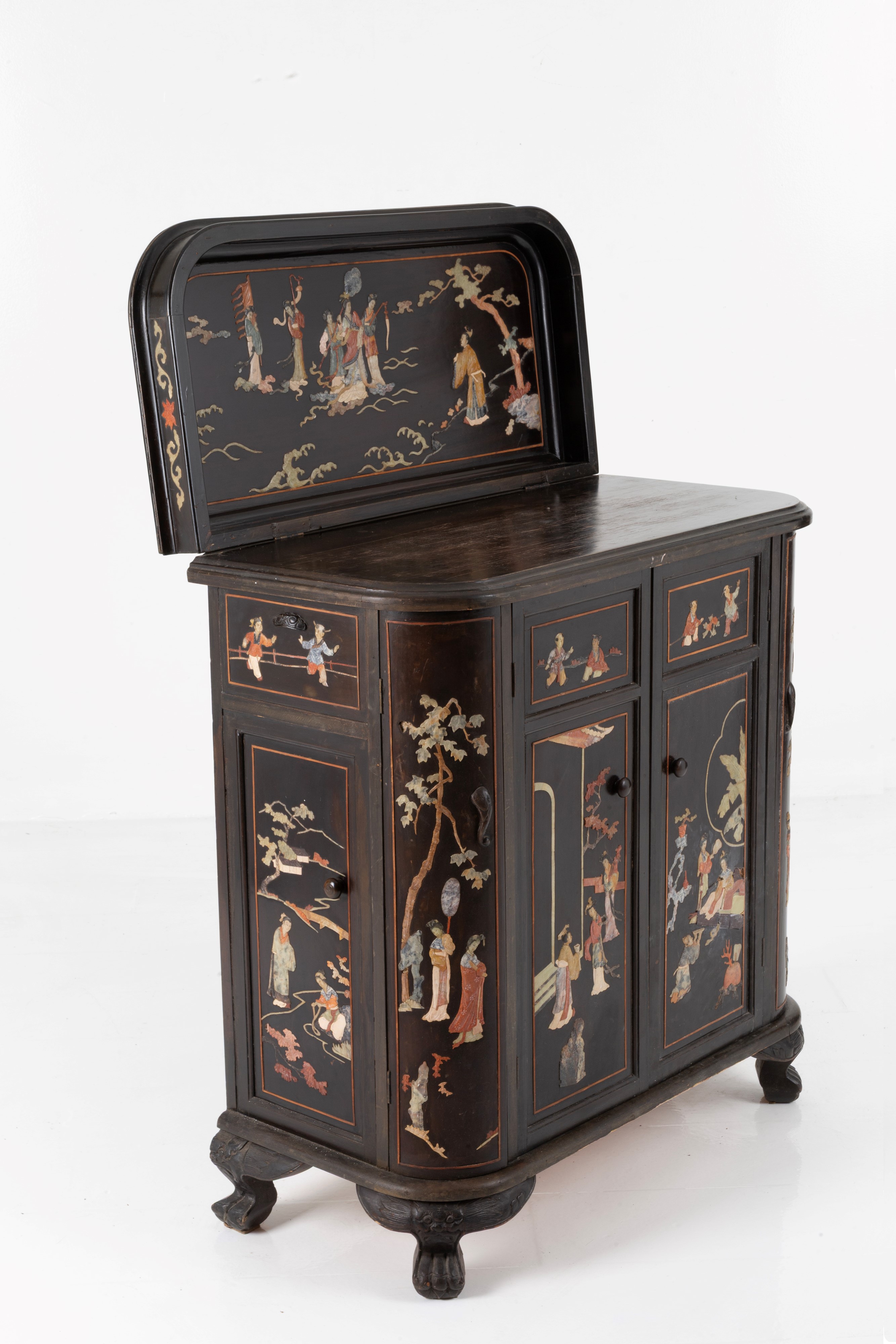 Piccola credenza in legno ebanizzato e pietre dure