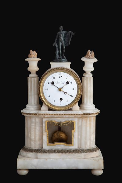 Orologio in Alabastro con Finiture in Bronzo Cesellato