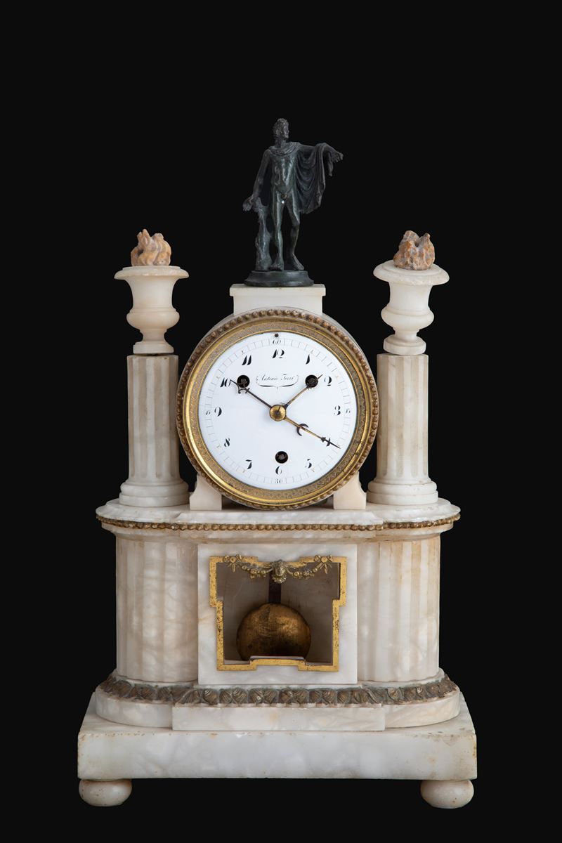 Orologio in Alabastro con Finiture in Bronzo Cesellato
