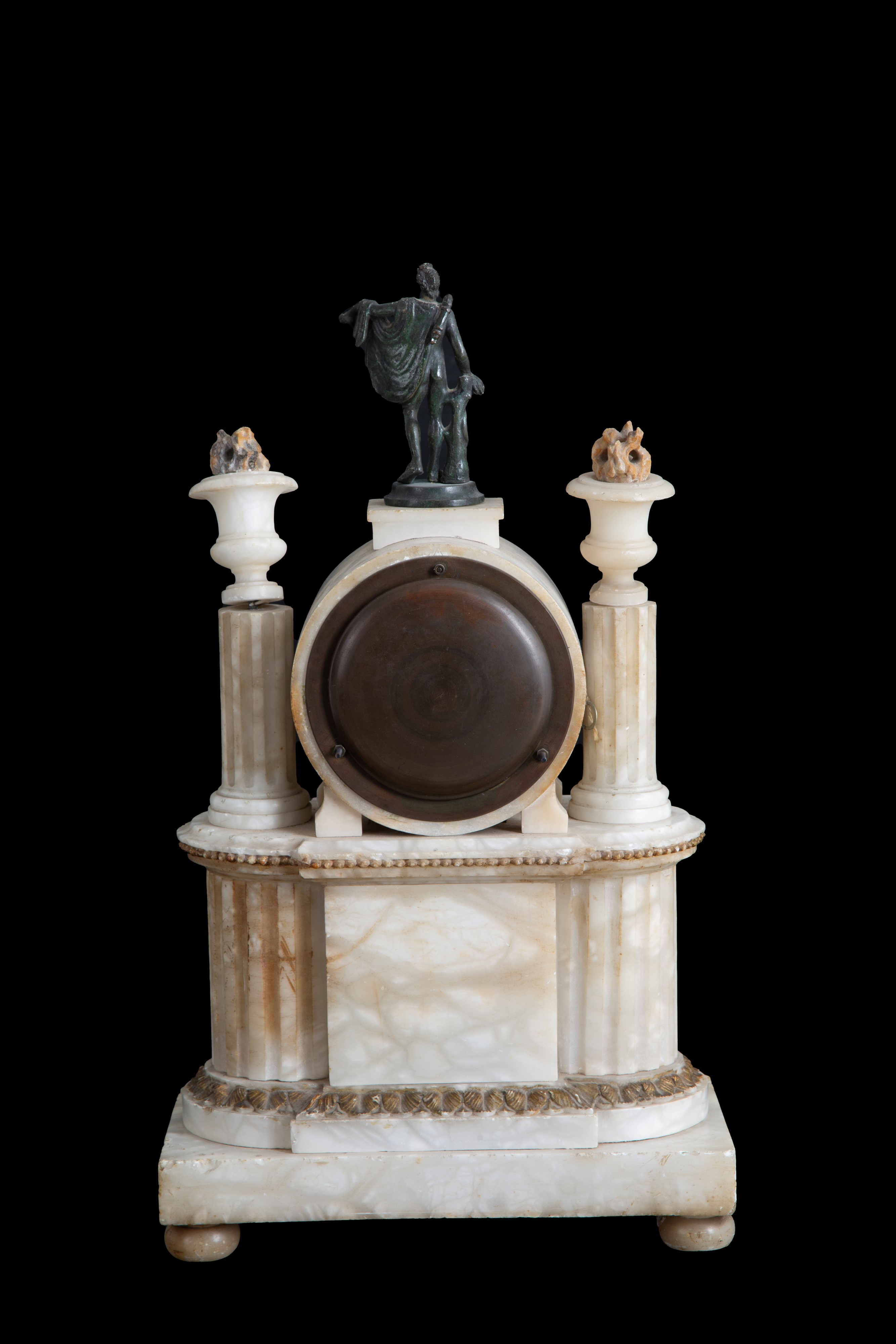 Orologio in Alabastro con Finiture in Bronzo Cesellato