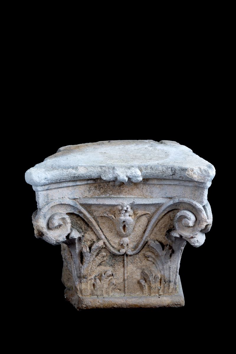 Capitello in pietra