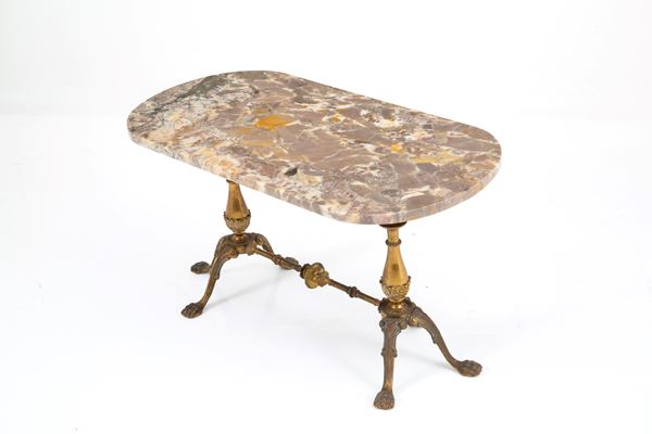 Oval coffee table