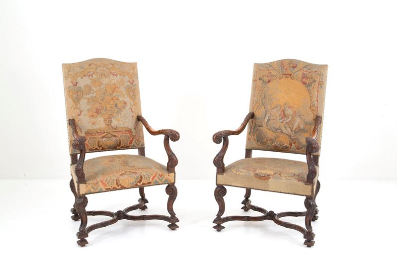 Due poltrone rivestite con Aubusson