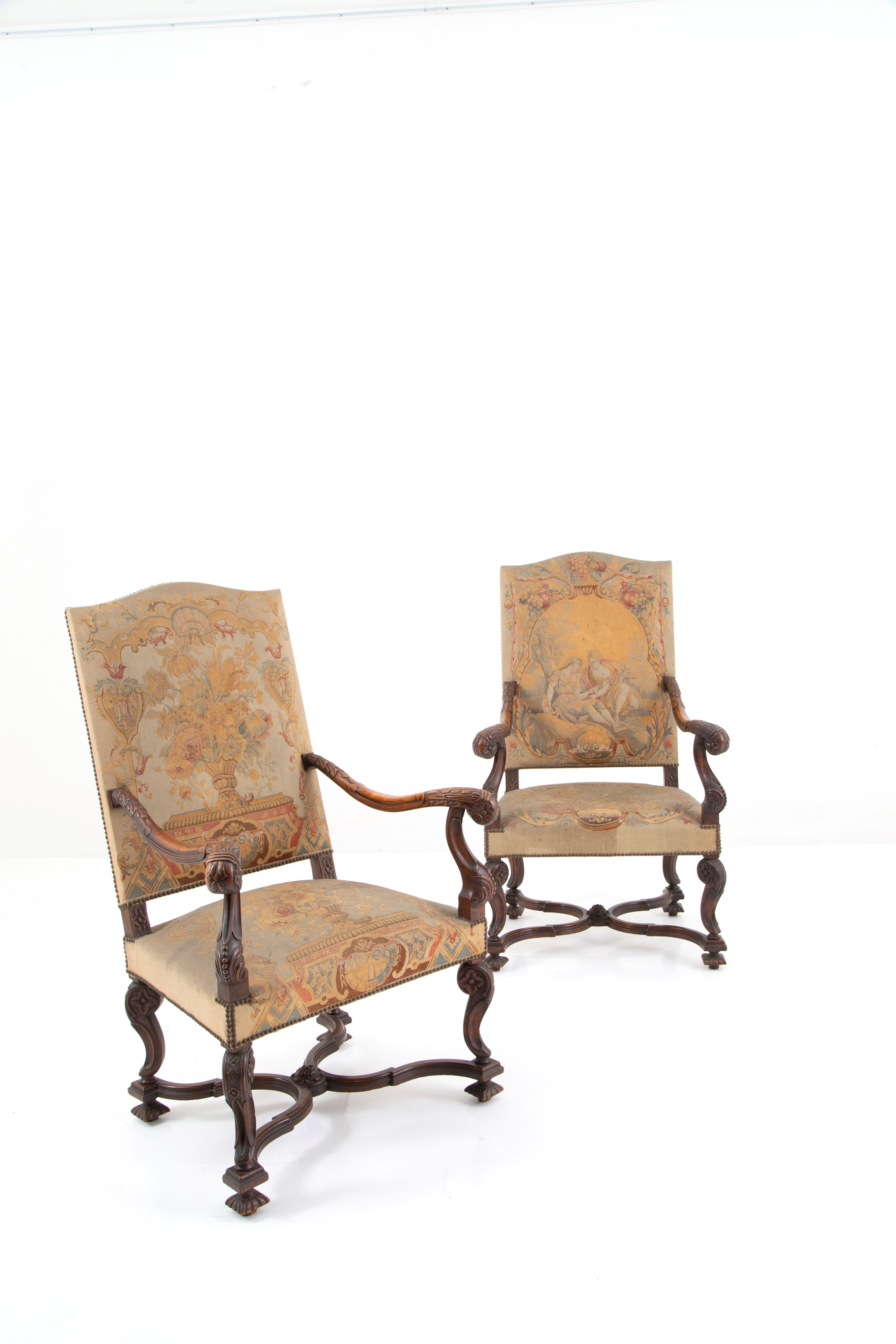 Due poltrone rivestite con Aubusson