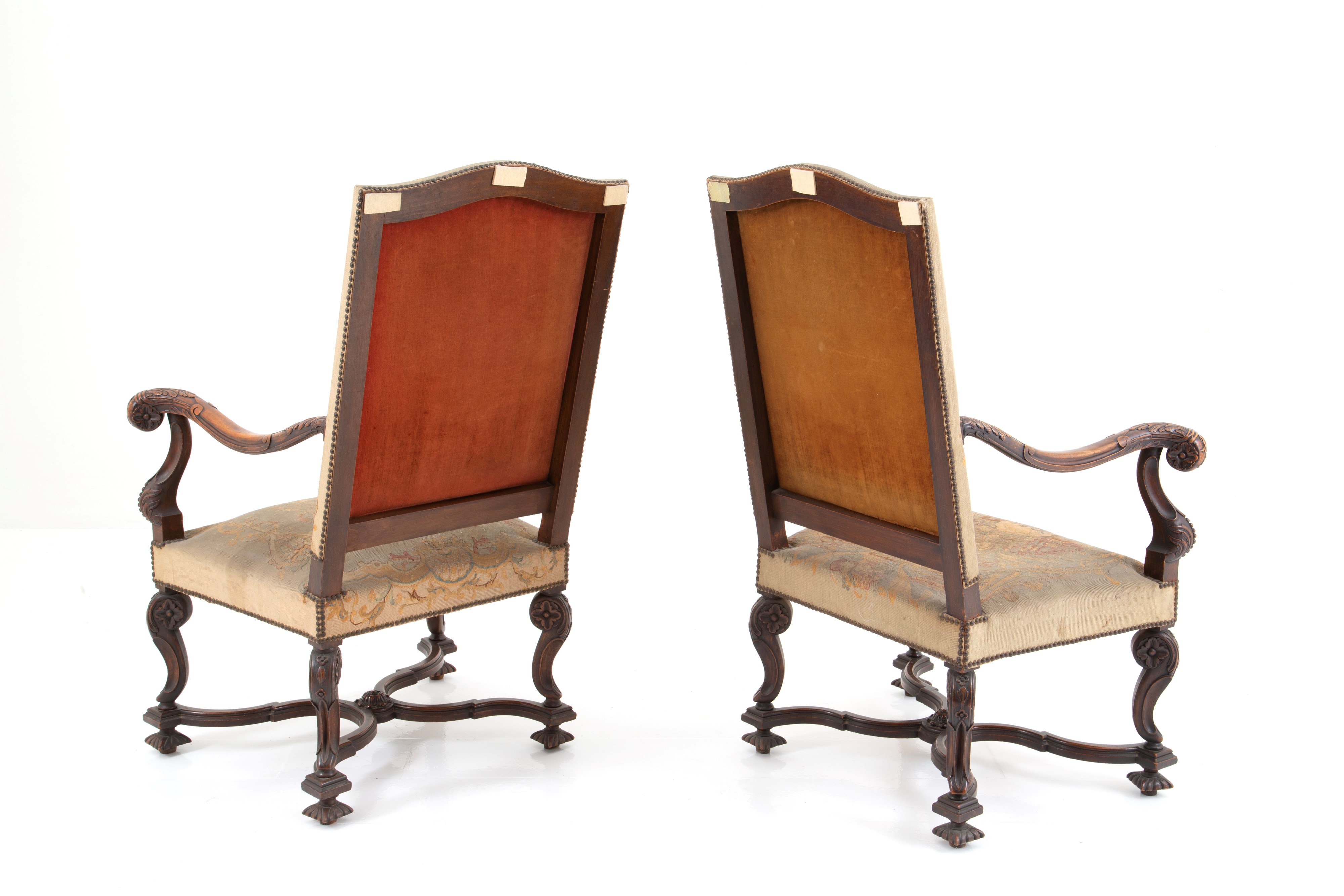 Due poltrone rivestite con Aubusson