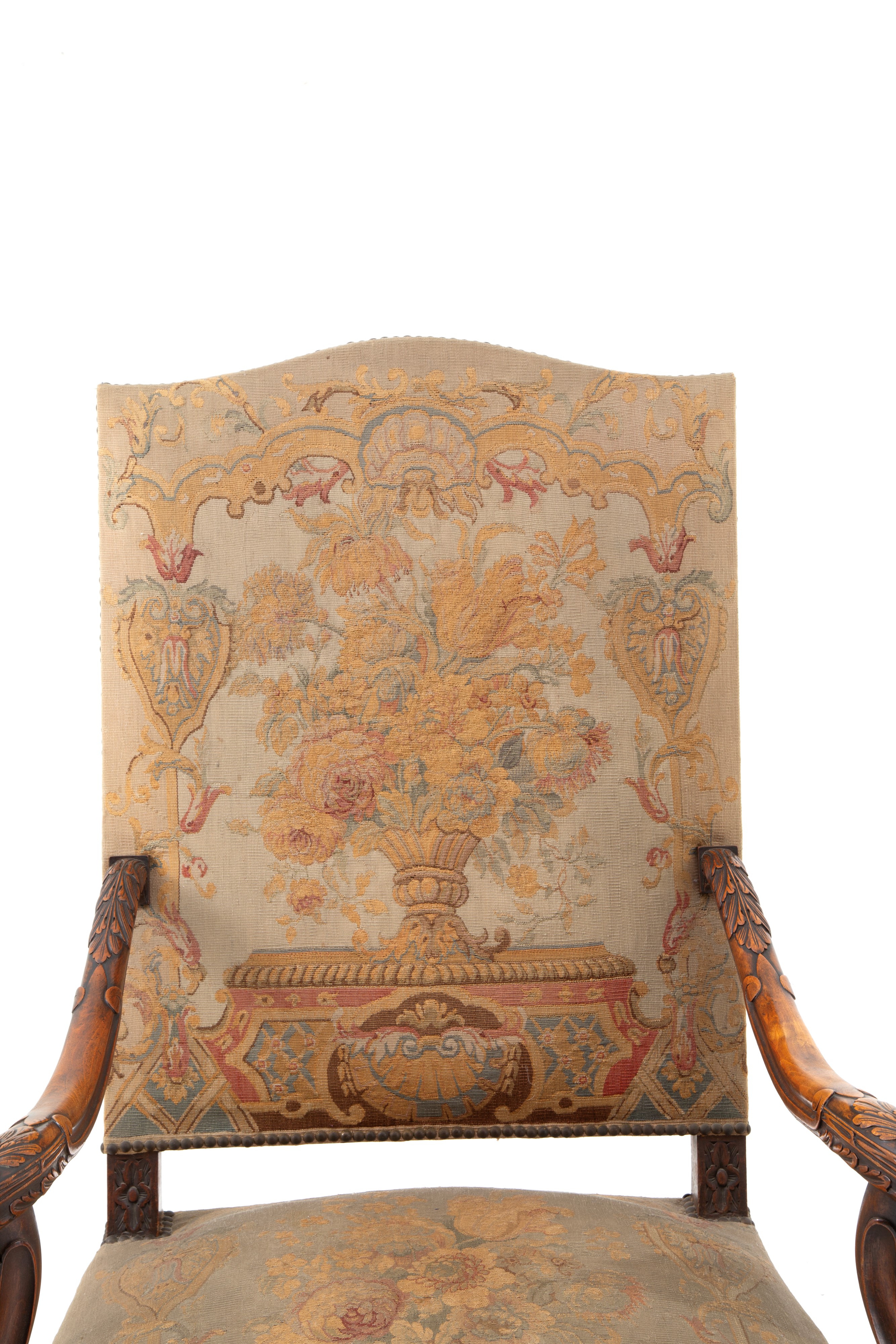 Due poltrone rivestite con Aubusson