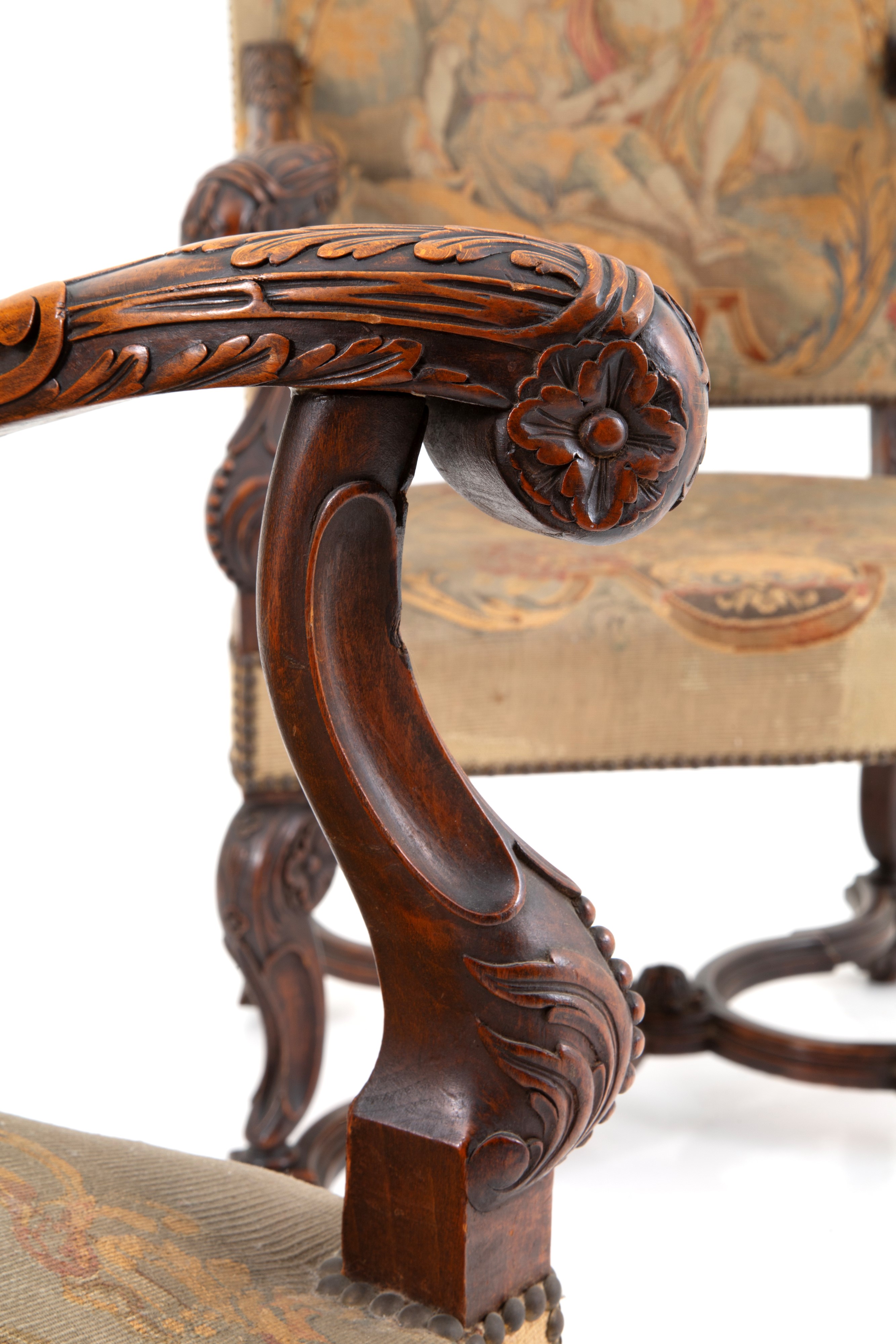 Due poltrone rivestite con Aubusson