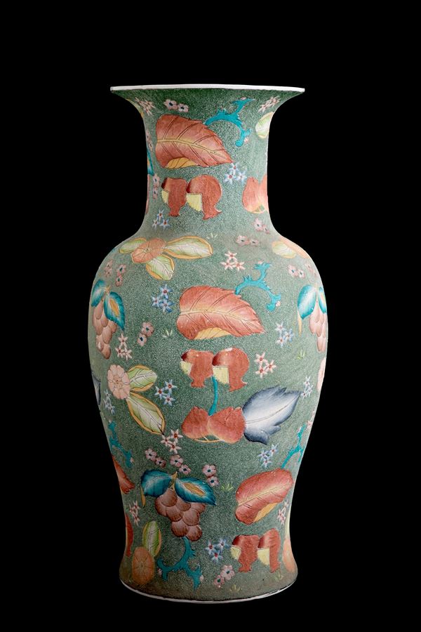 Green background porcelain vase