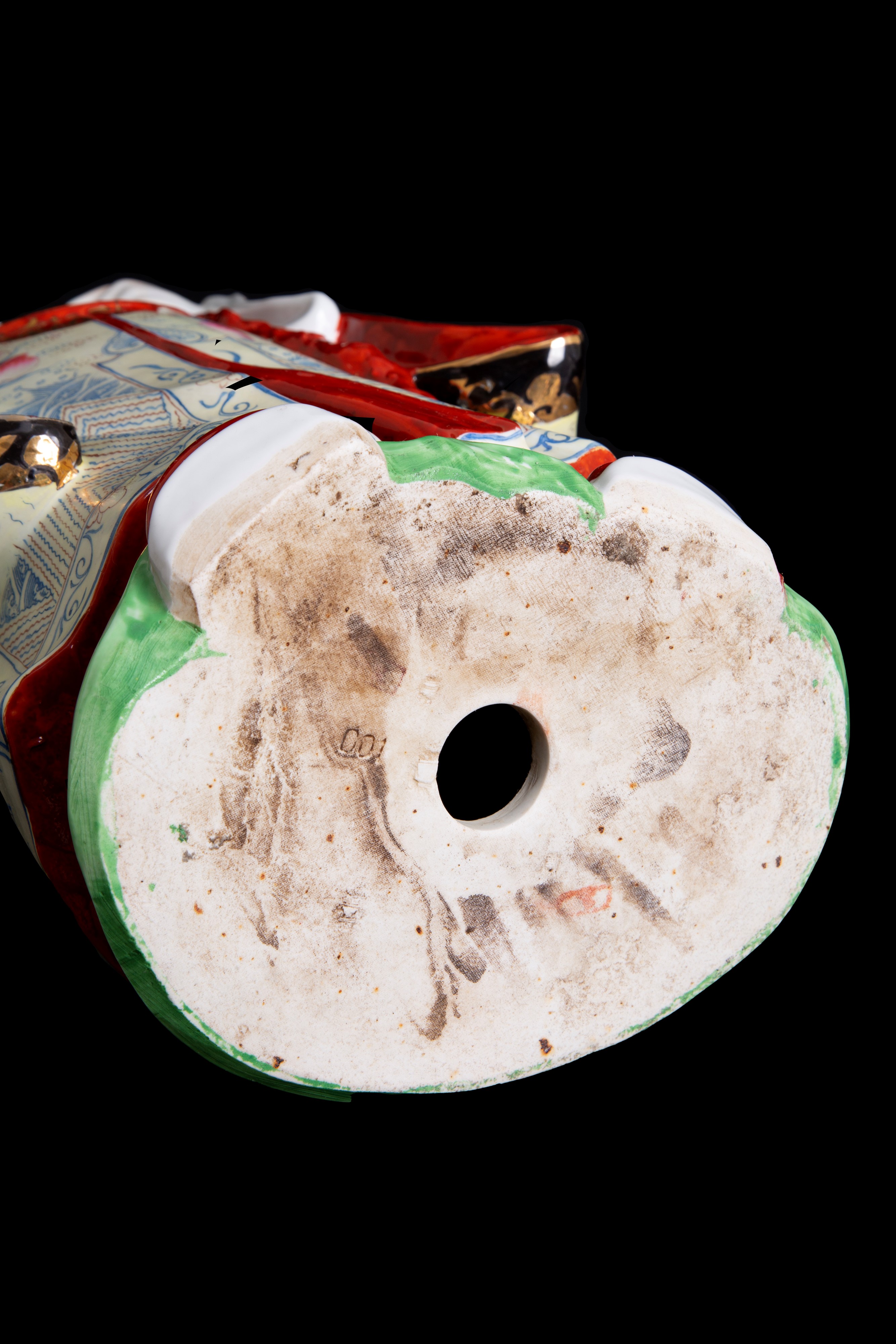 Scultura in porcellana "BUDDHA CON PESCA SACRA"