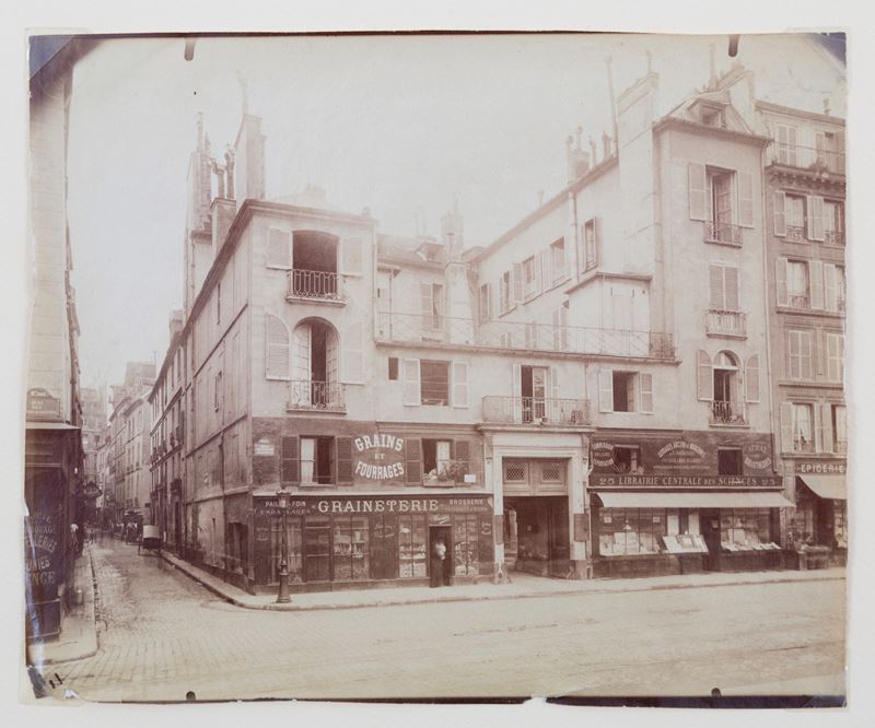 Eugene Atget - "vieille Maison, Coin Quai Des Grands-augustins Et Git le Coeur, 1903"