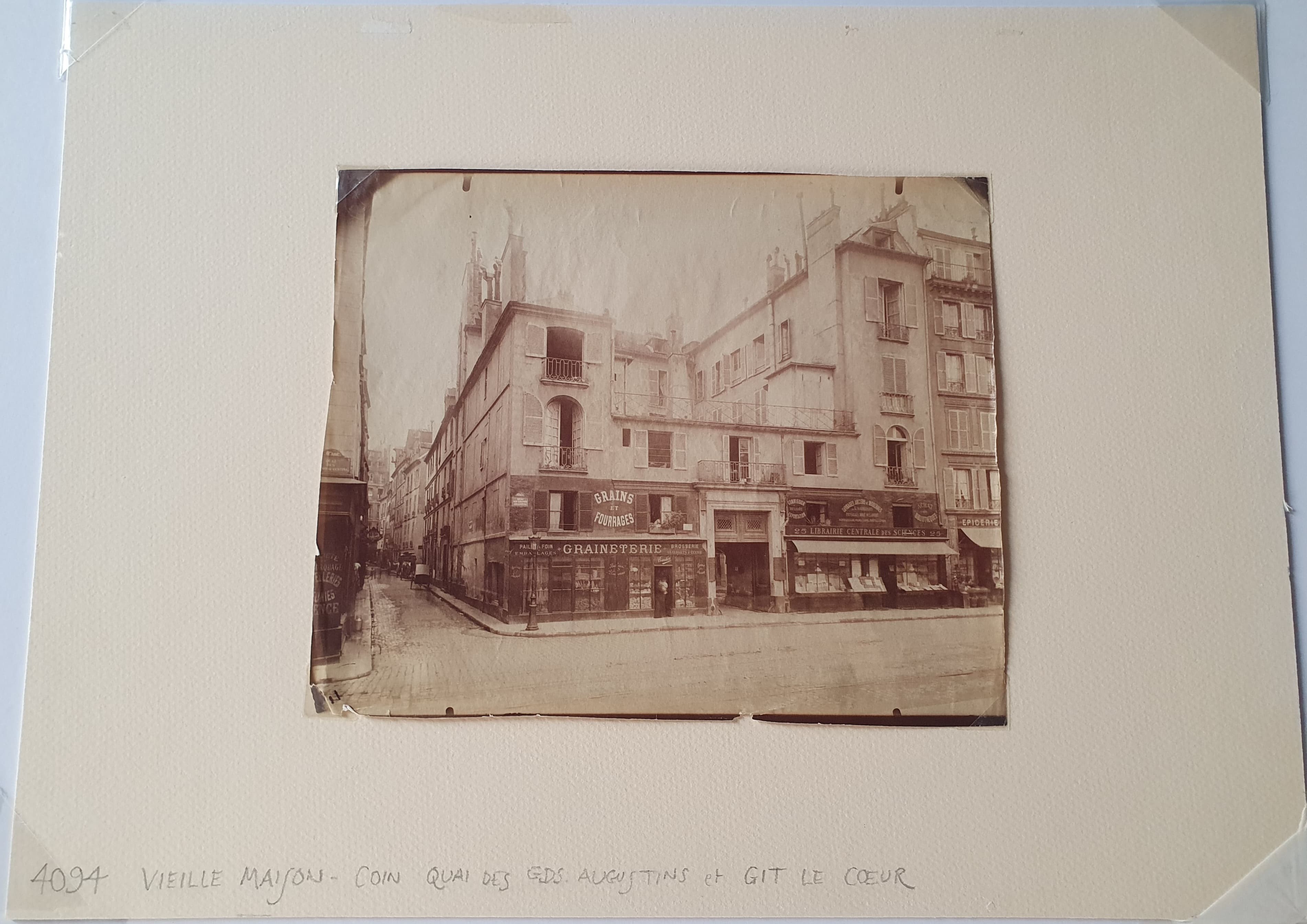 Eugene Atget - "vieille Maison, Coin Quai Des Grands-augustins Et Git le Coeur, 1903"