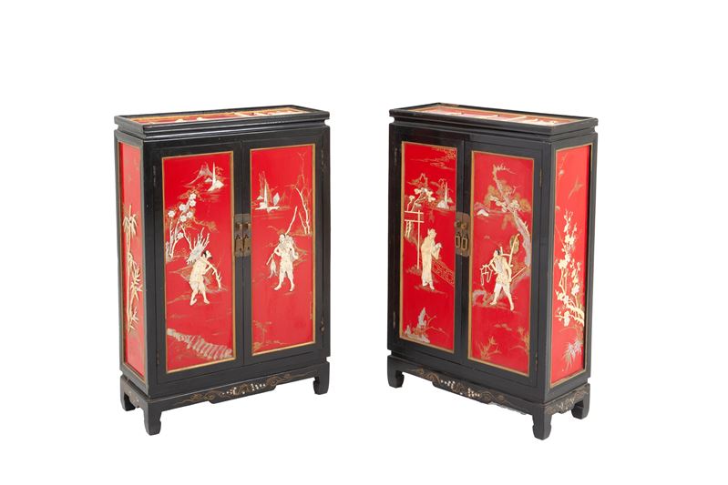 Coppia di mobiletti laccati