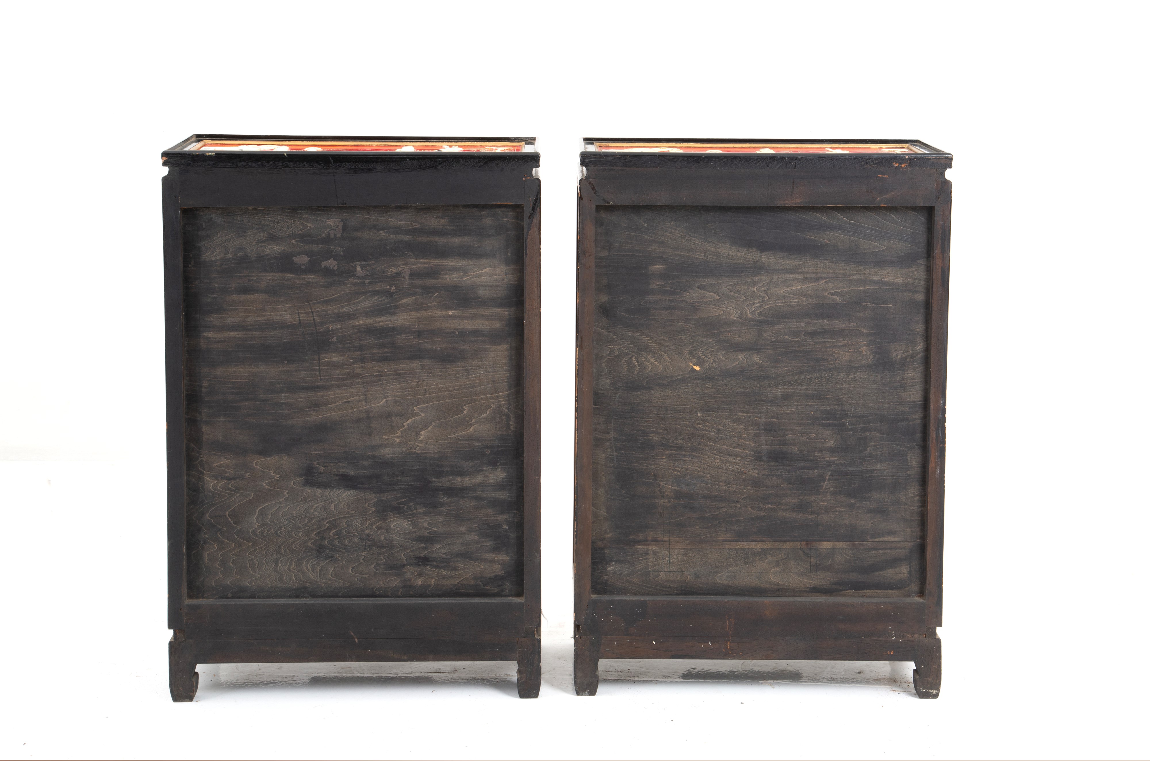 Coppia di mobiletti laccati