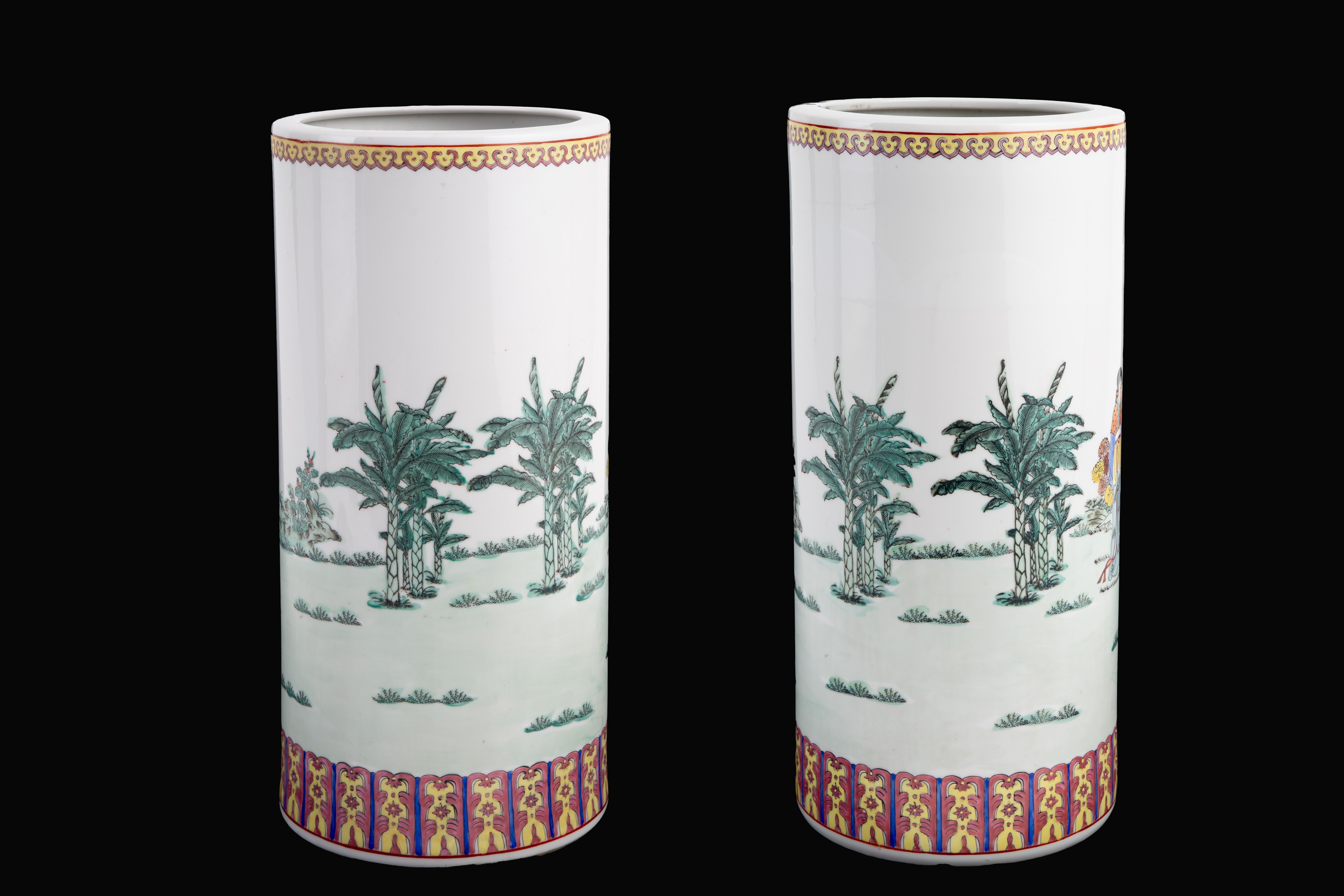 Coppia di vasi in porcellana