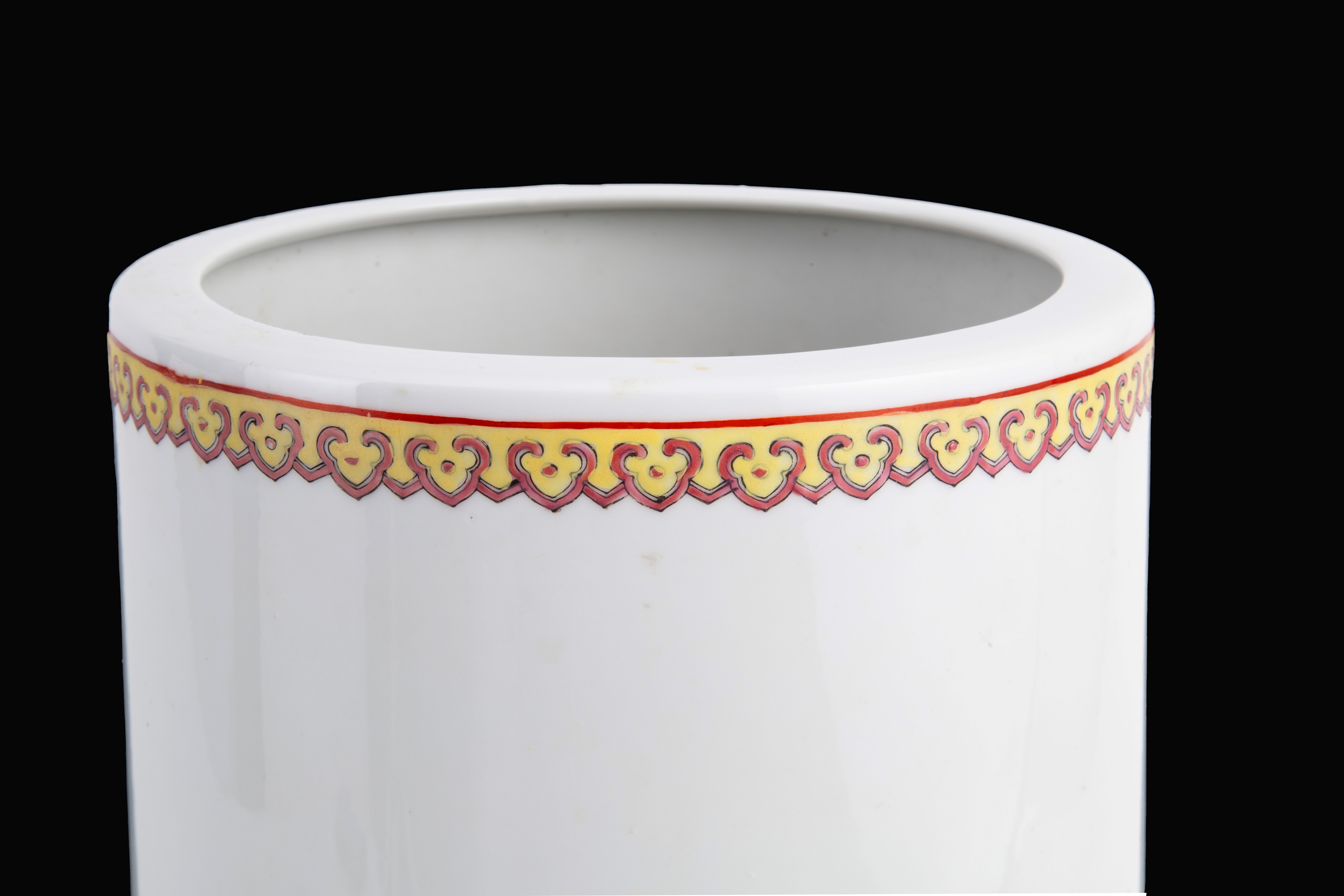 Coppia di vasi in porcellana