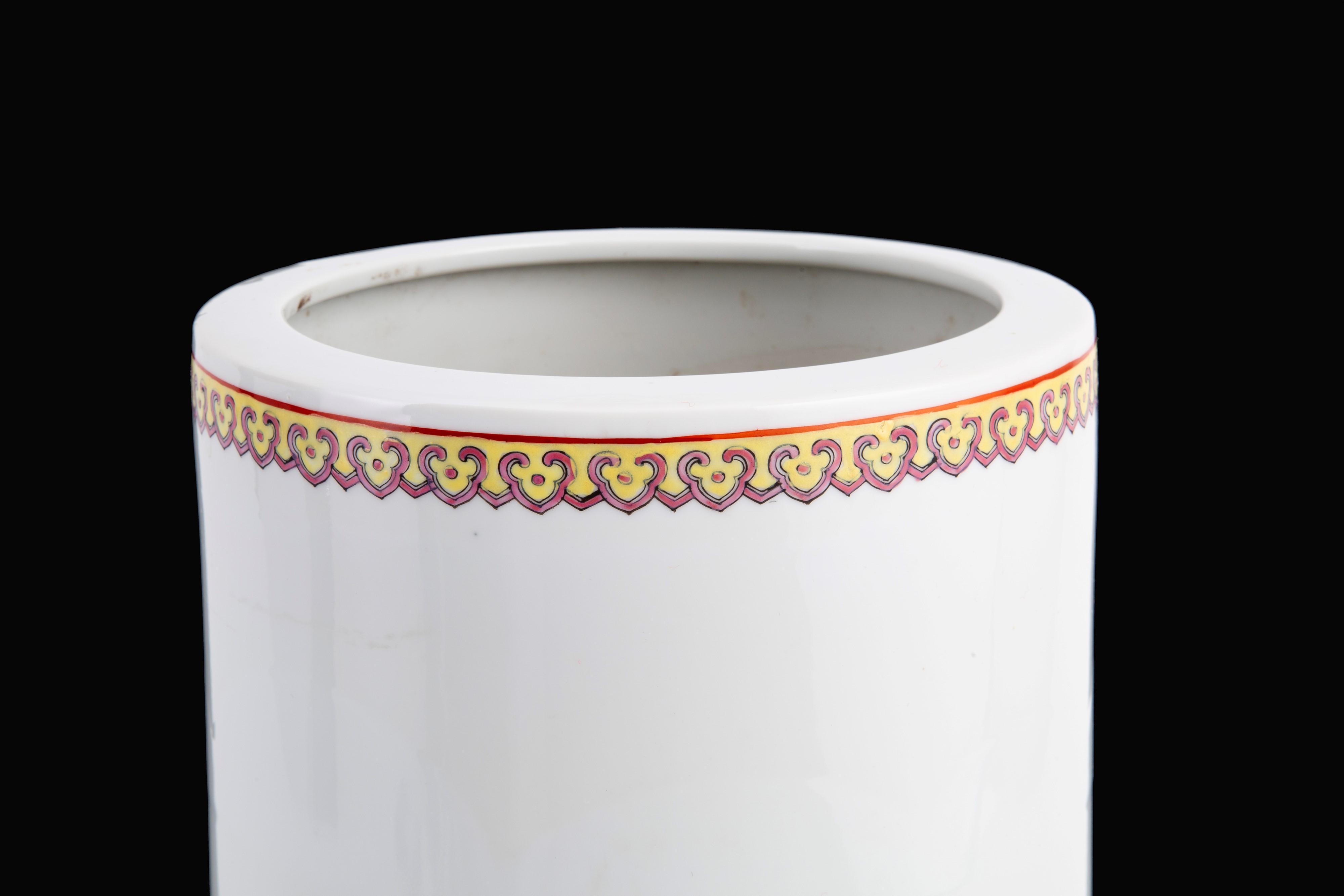 Coppia di vasi in porcellana