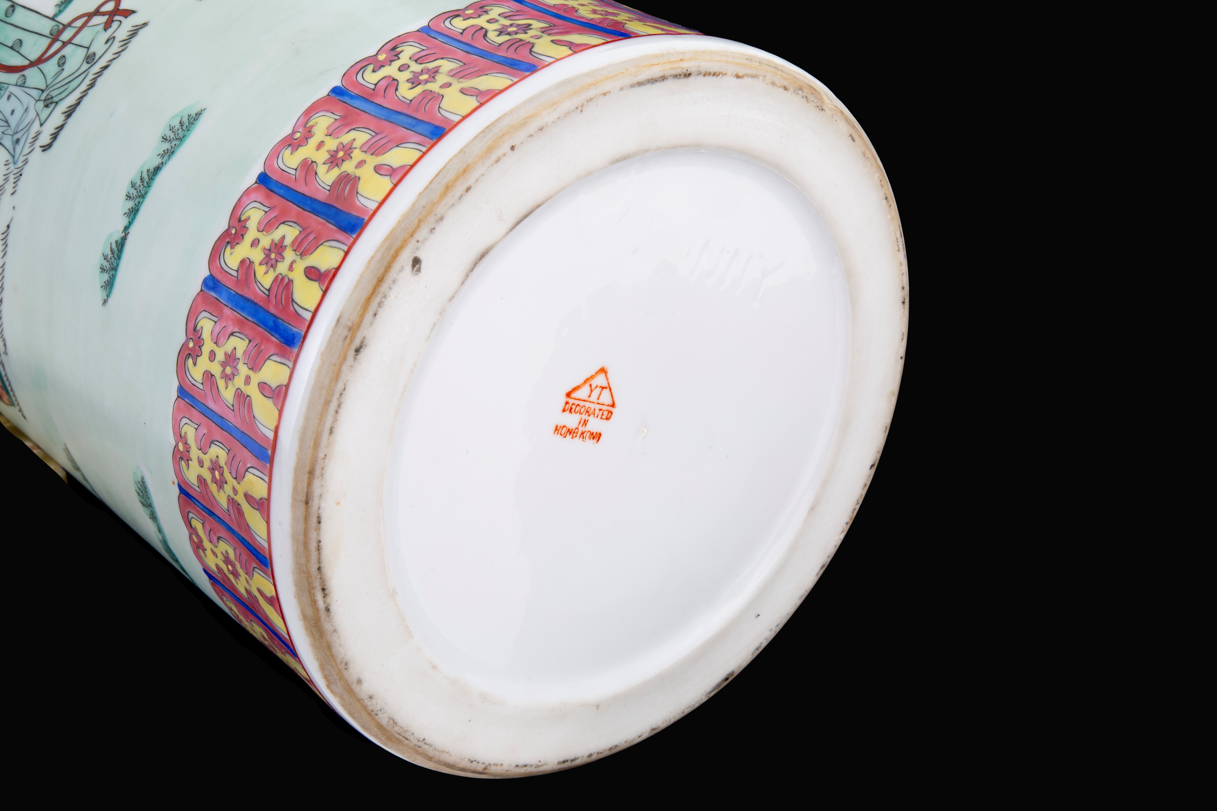 Coppia di vasi in porcellana