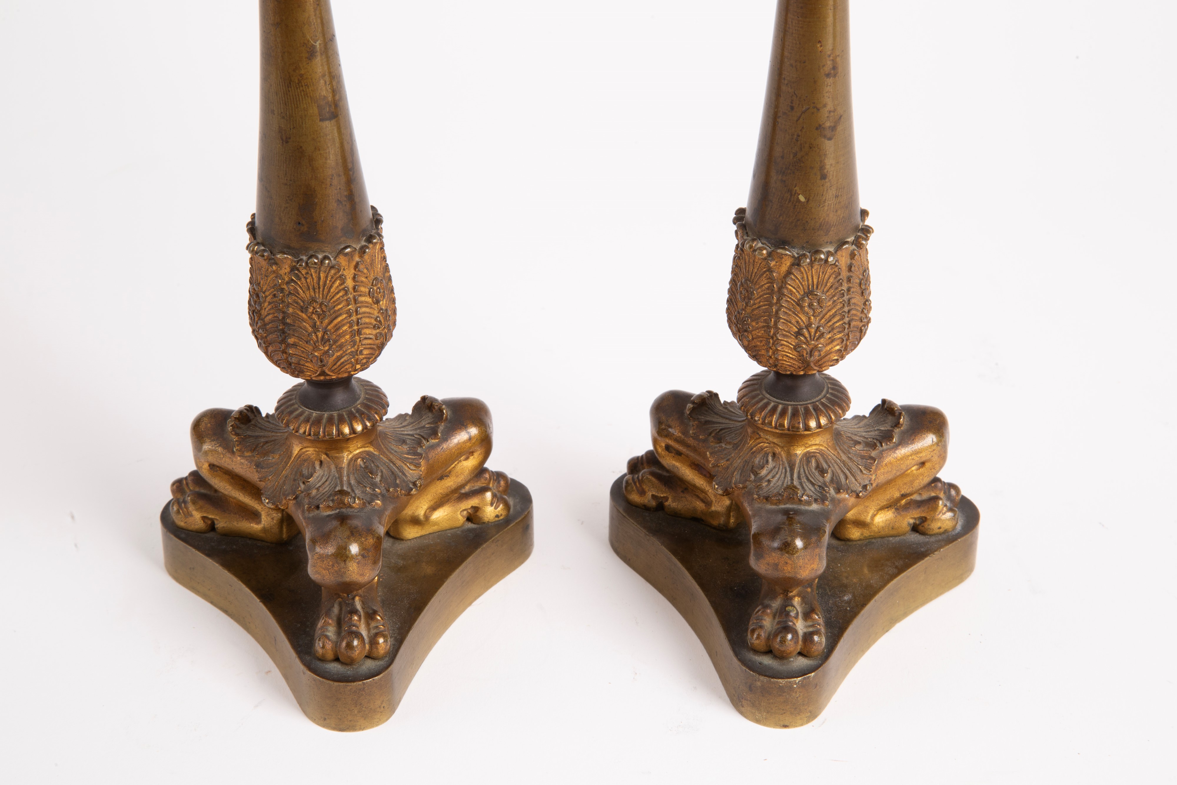 Coppia di piccoli candelieri