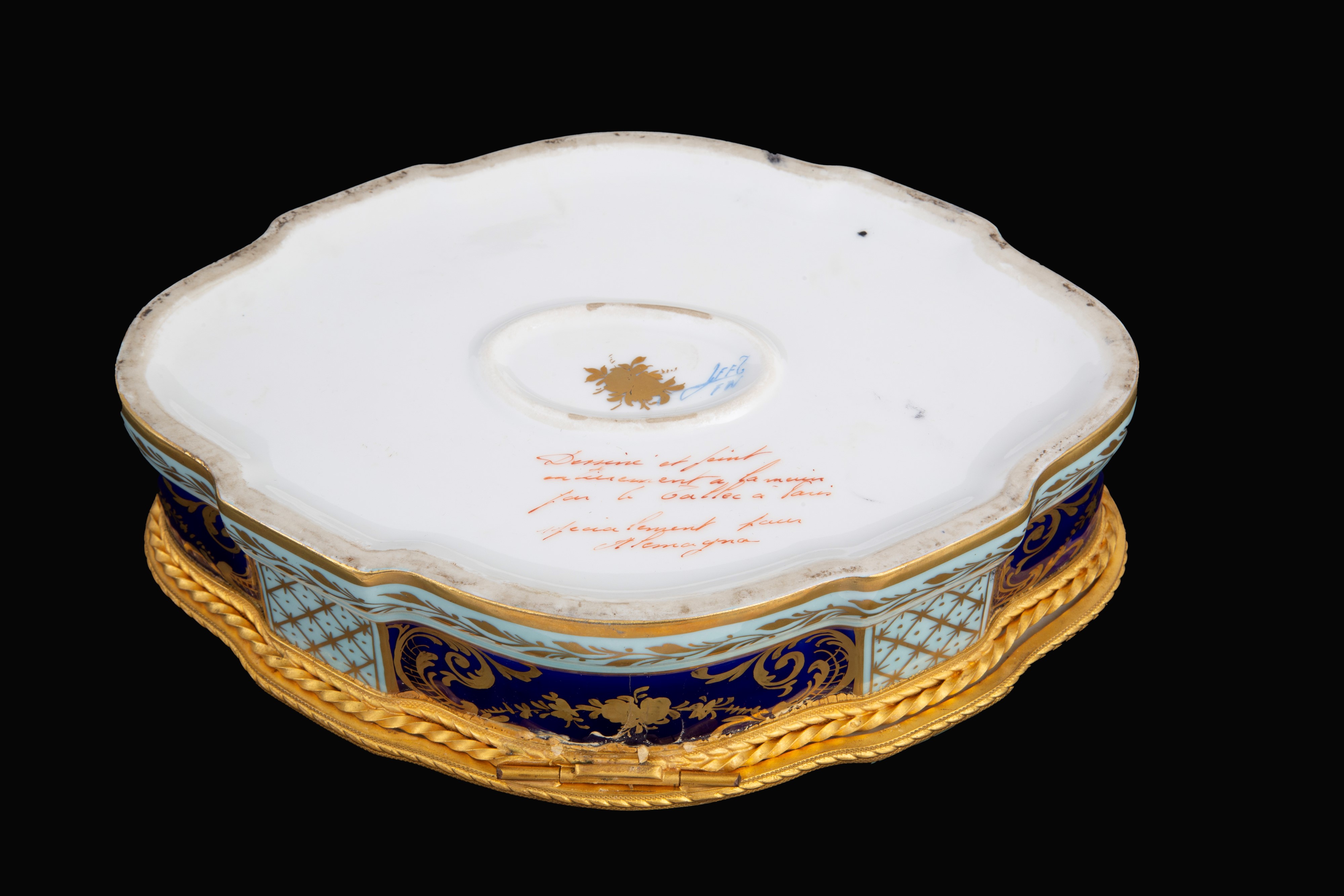 Scatola in porcellana "SCENA GALANTE"