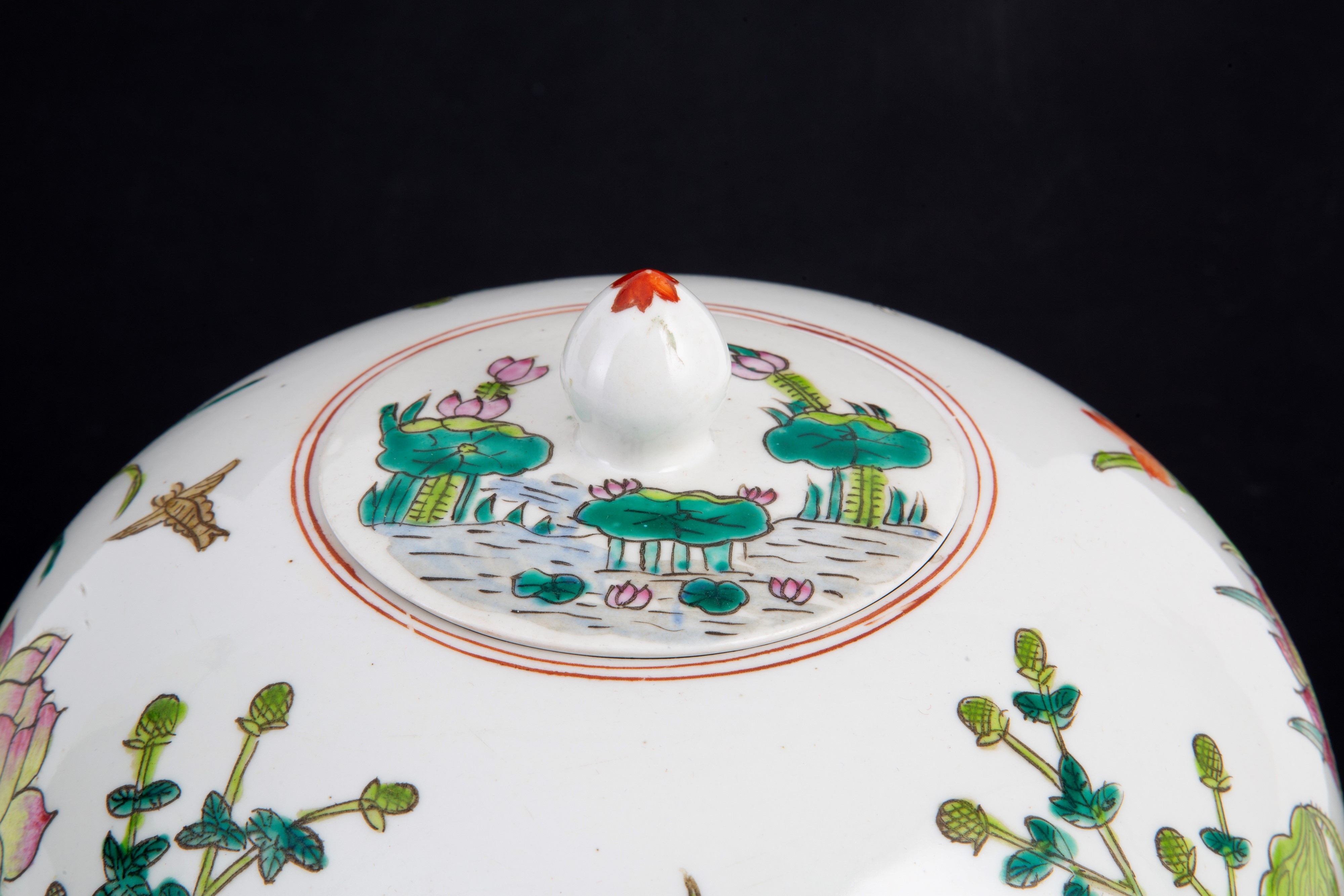 Potiche con coperchio in porcellana