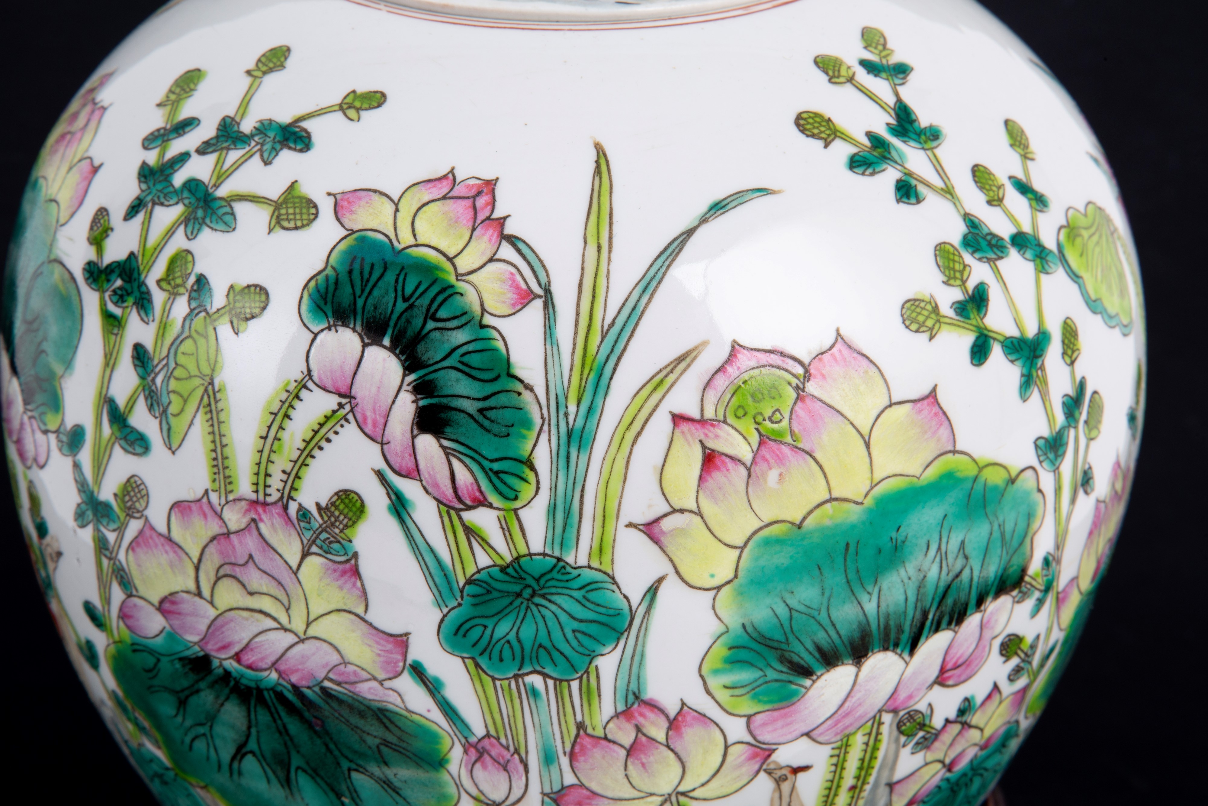 Potiche con coperchio in porcellana