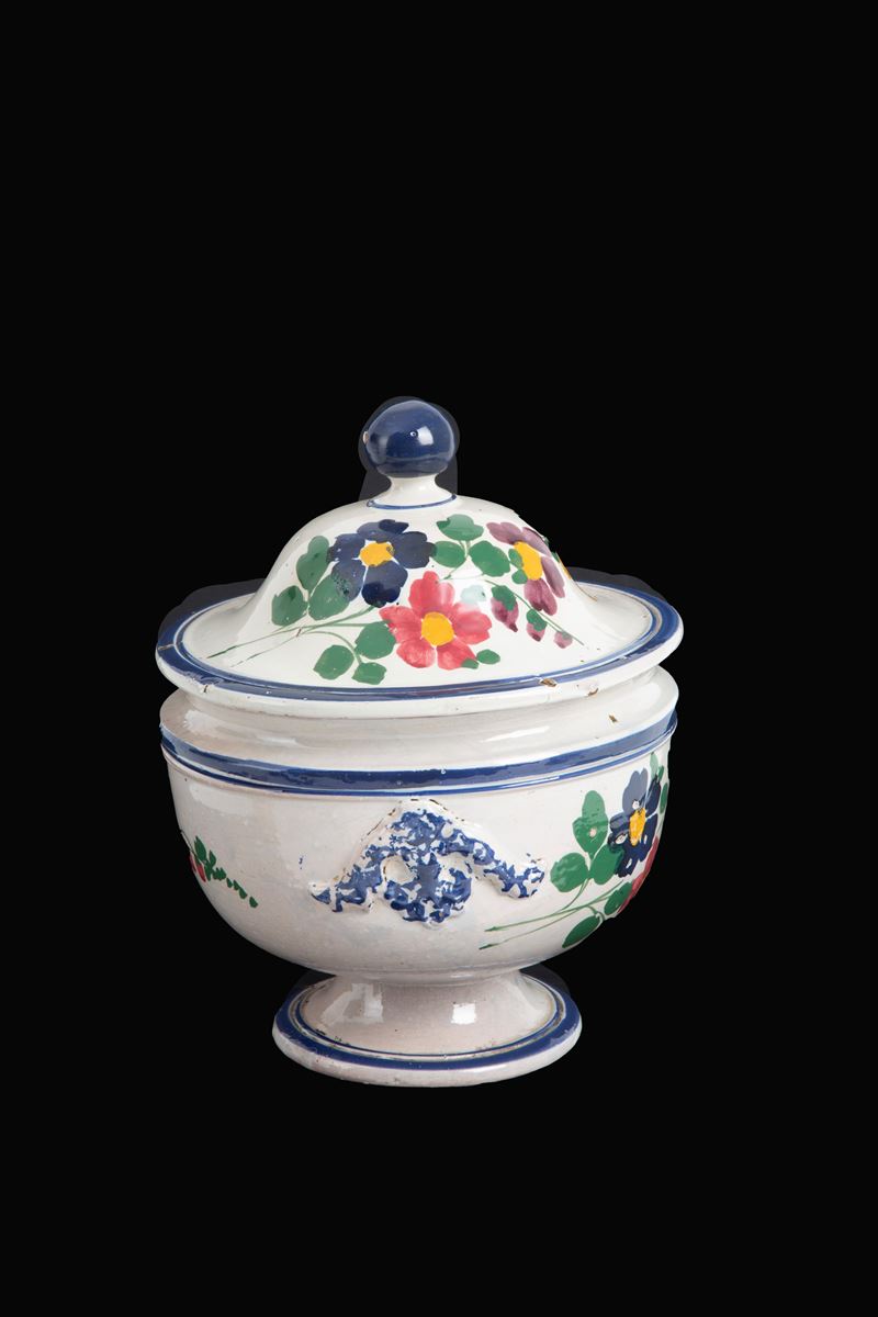 Zuppiera in maiolica