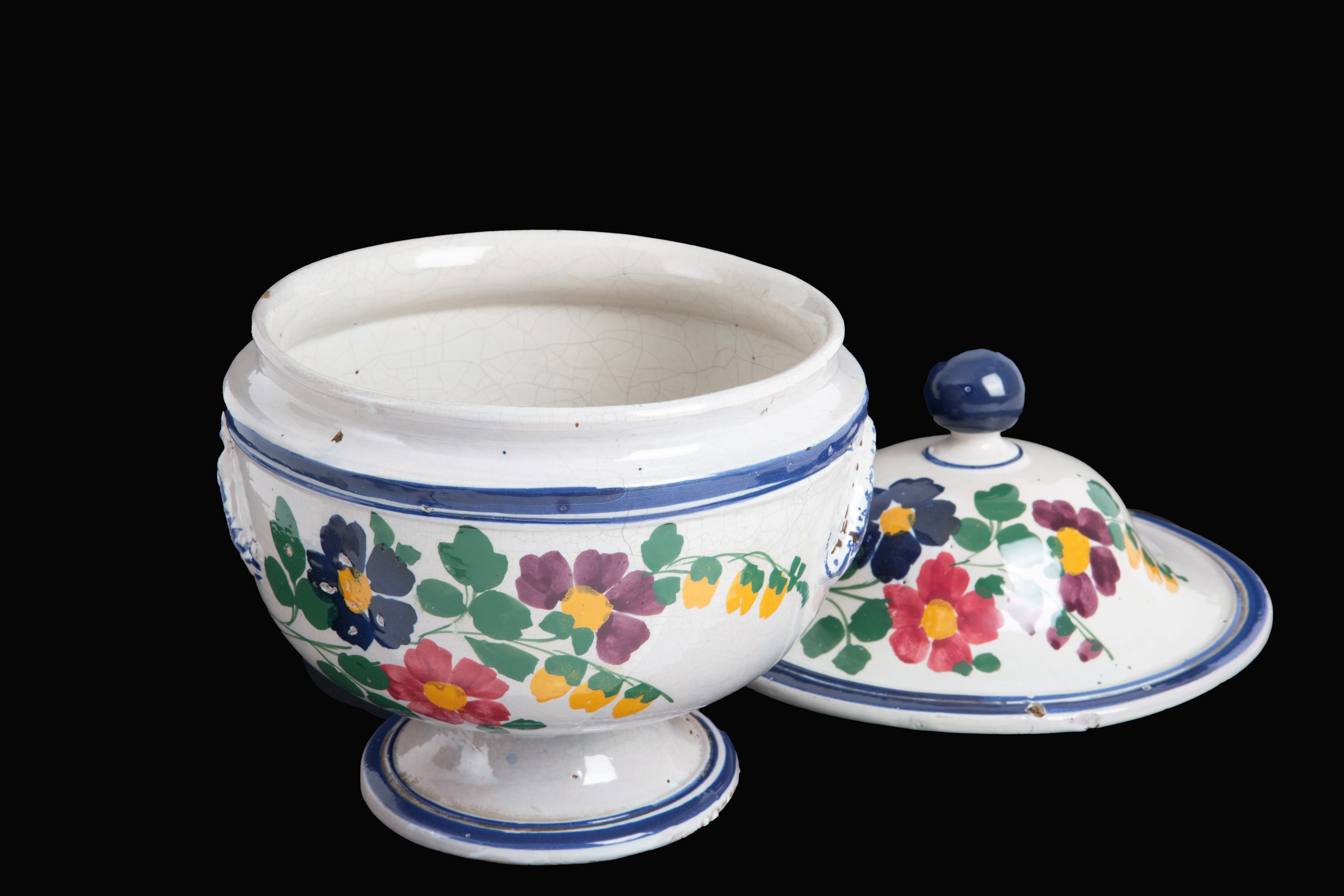 Zuppiera in maiolica