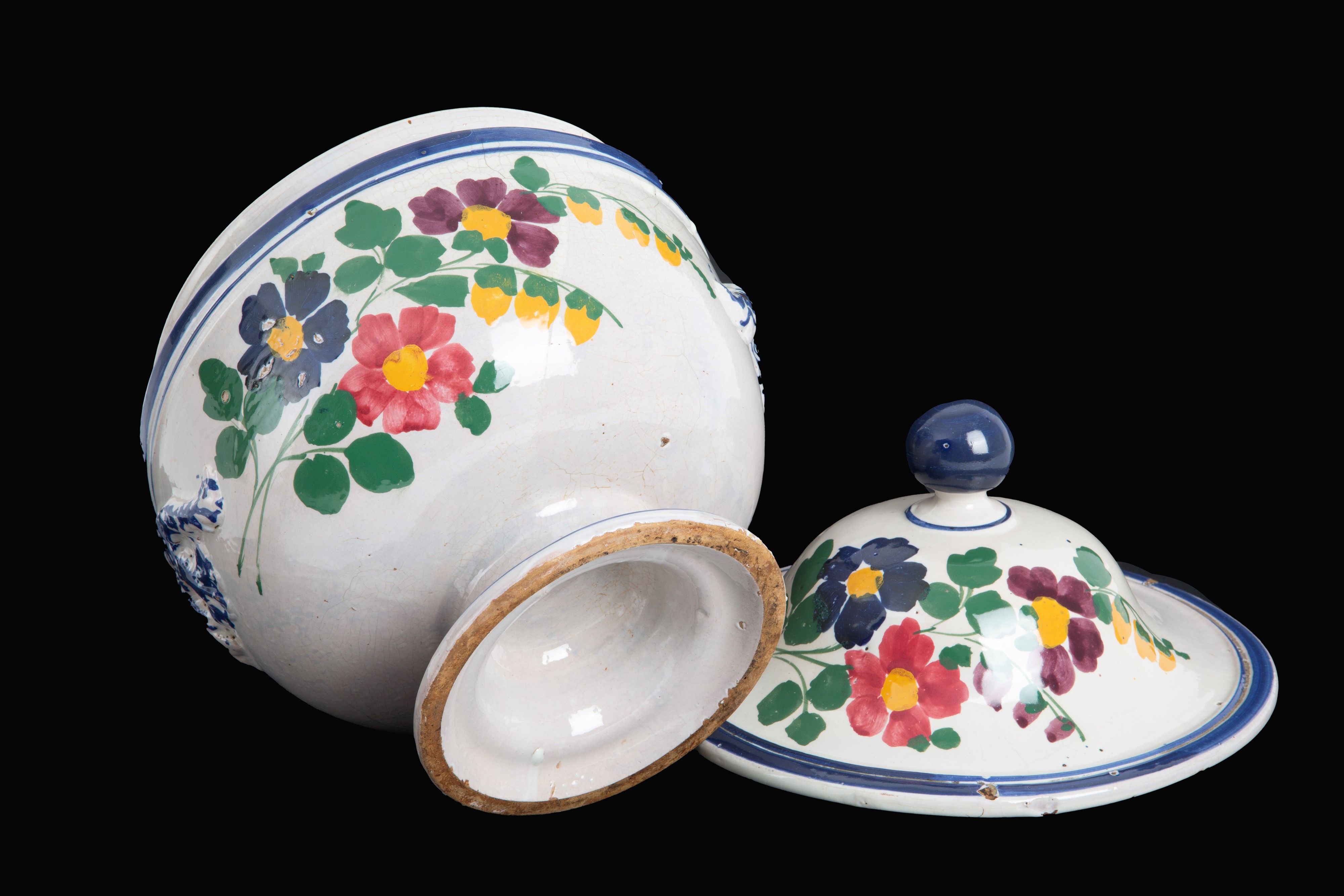 Zuppiera in maiolica