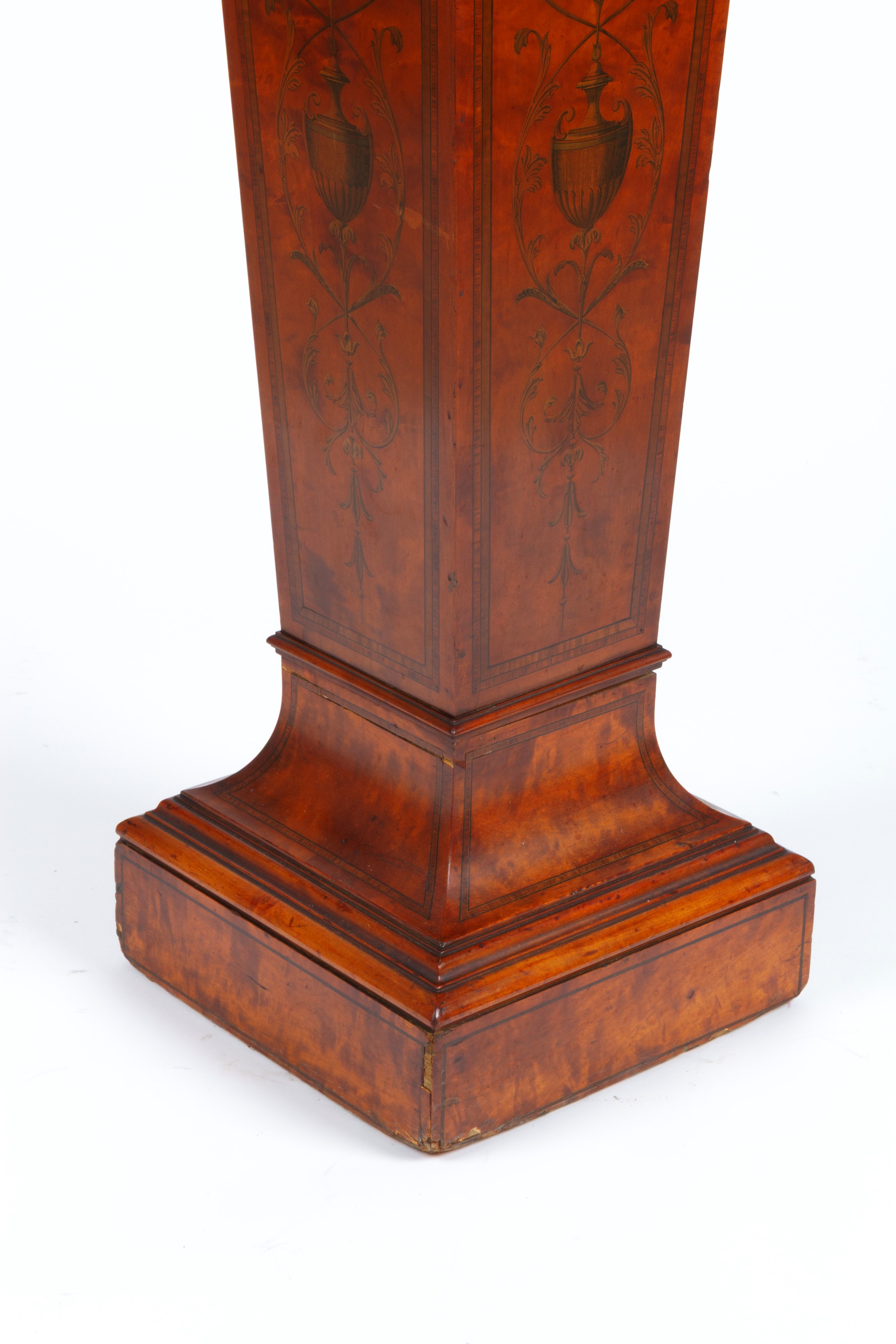 Colonna in satinwood intarsiato e dipinto, Inghilterra, XIX secolo