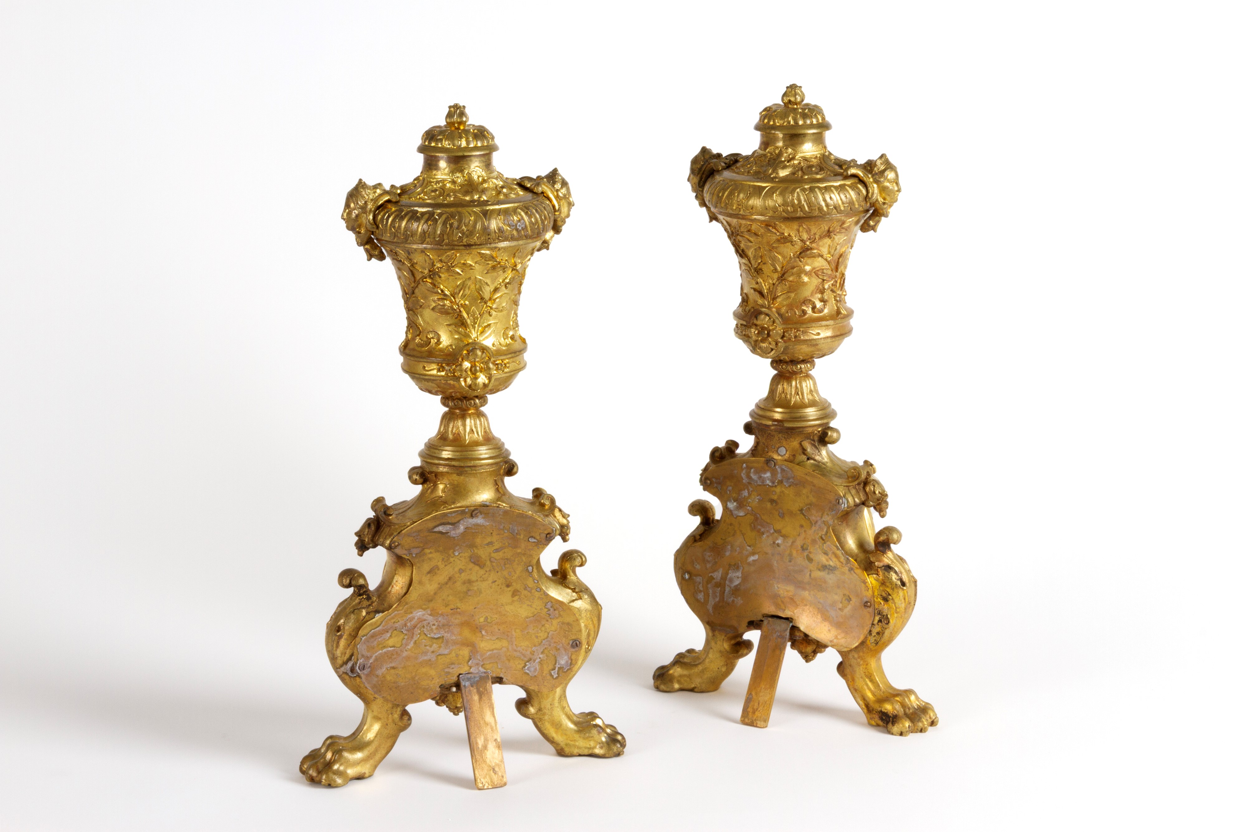 Coppia di elementi da decoro