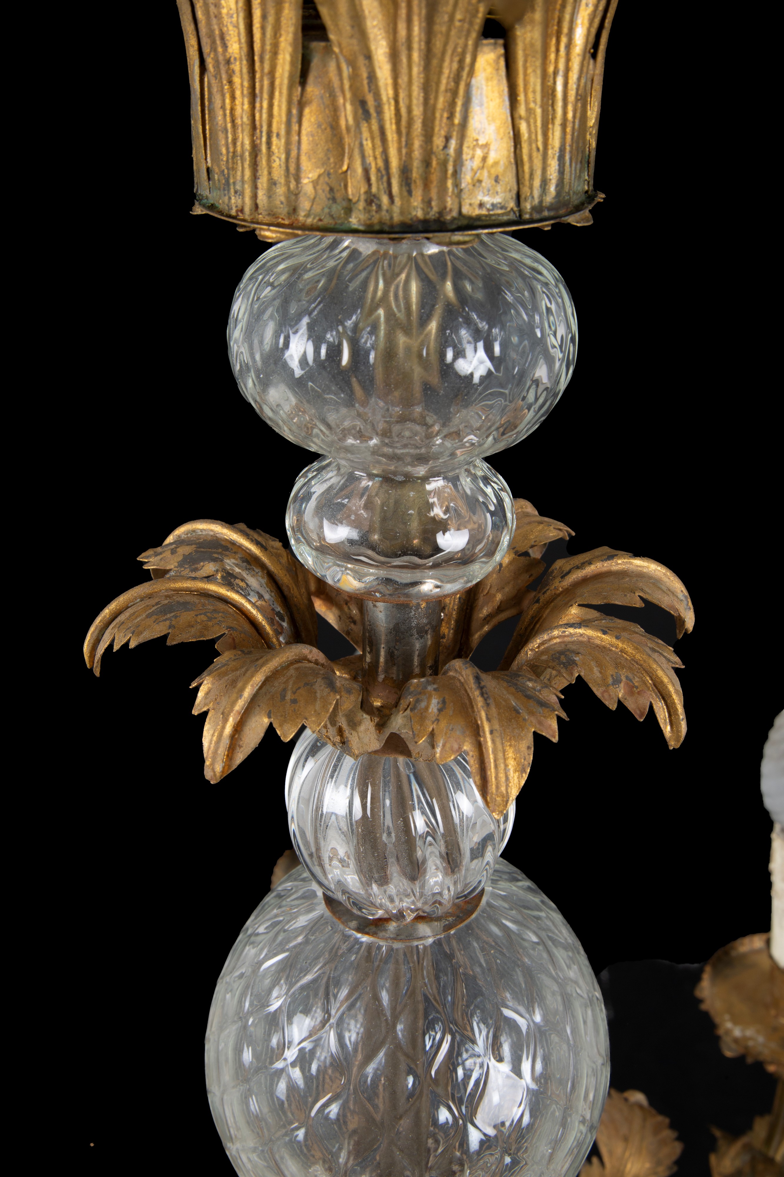 Lampadario in lamierino e vetro