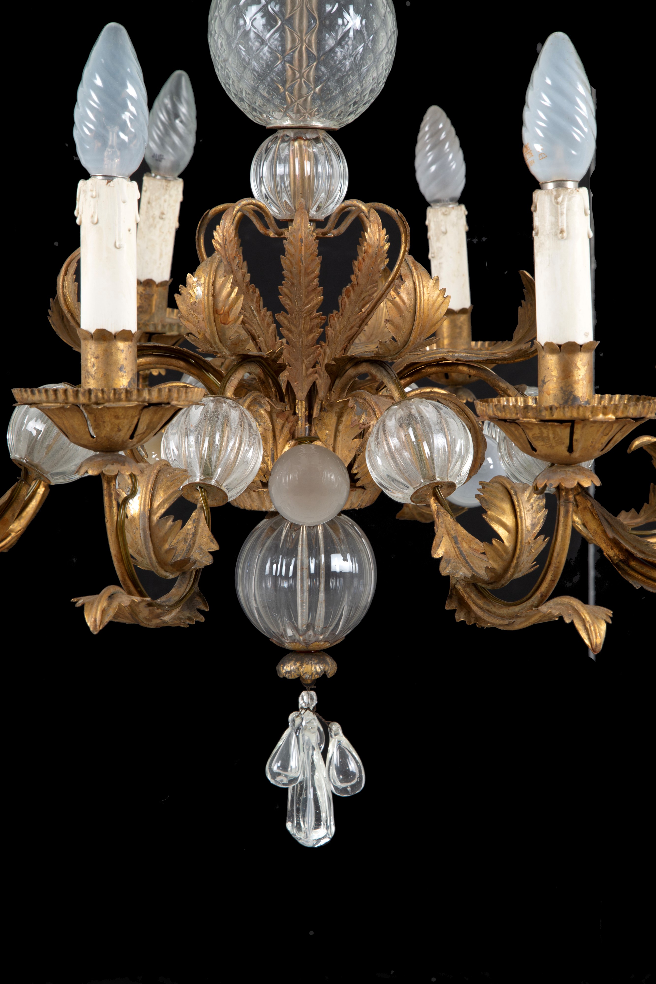 Lampadario in lamierino e vetro