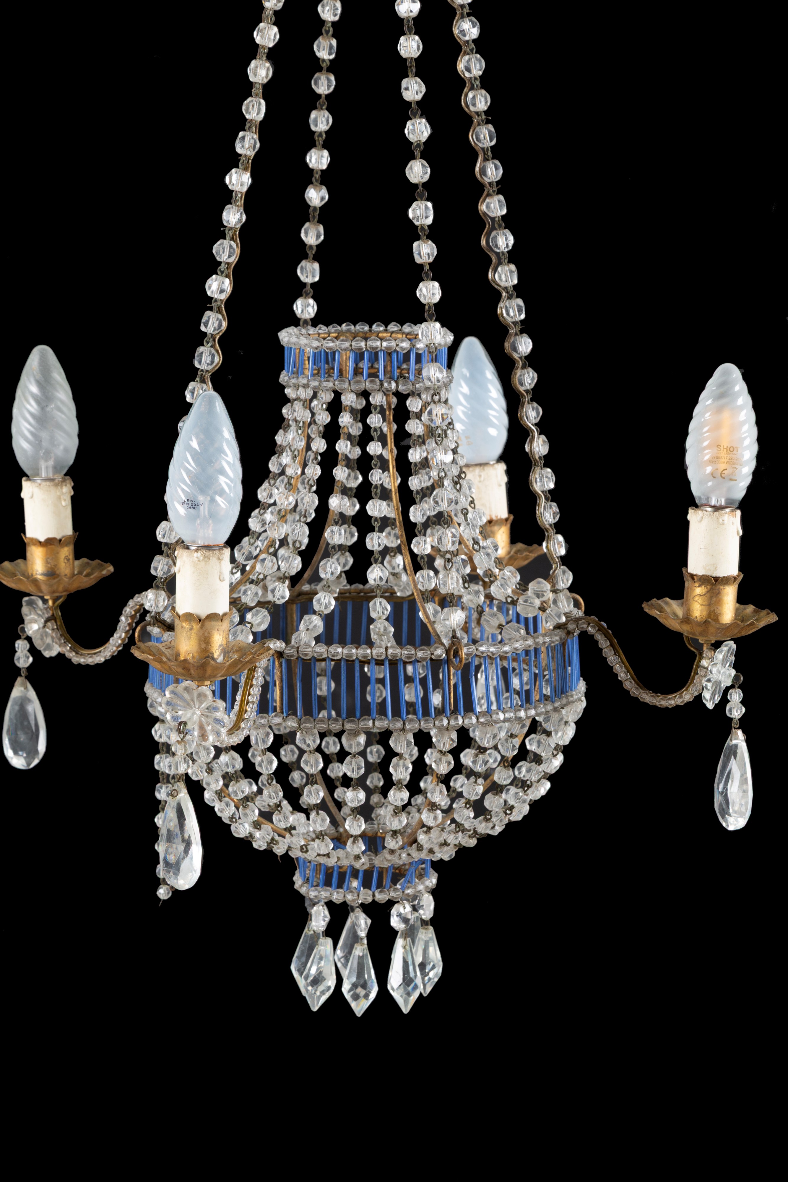 Lampadario a mongolfiera, fine XIX secolo, quattro luci, perline e lamierino dorato