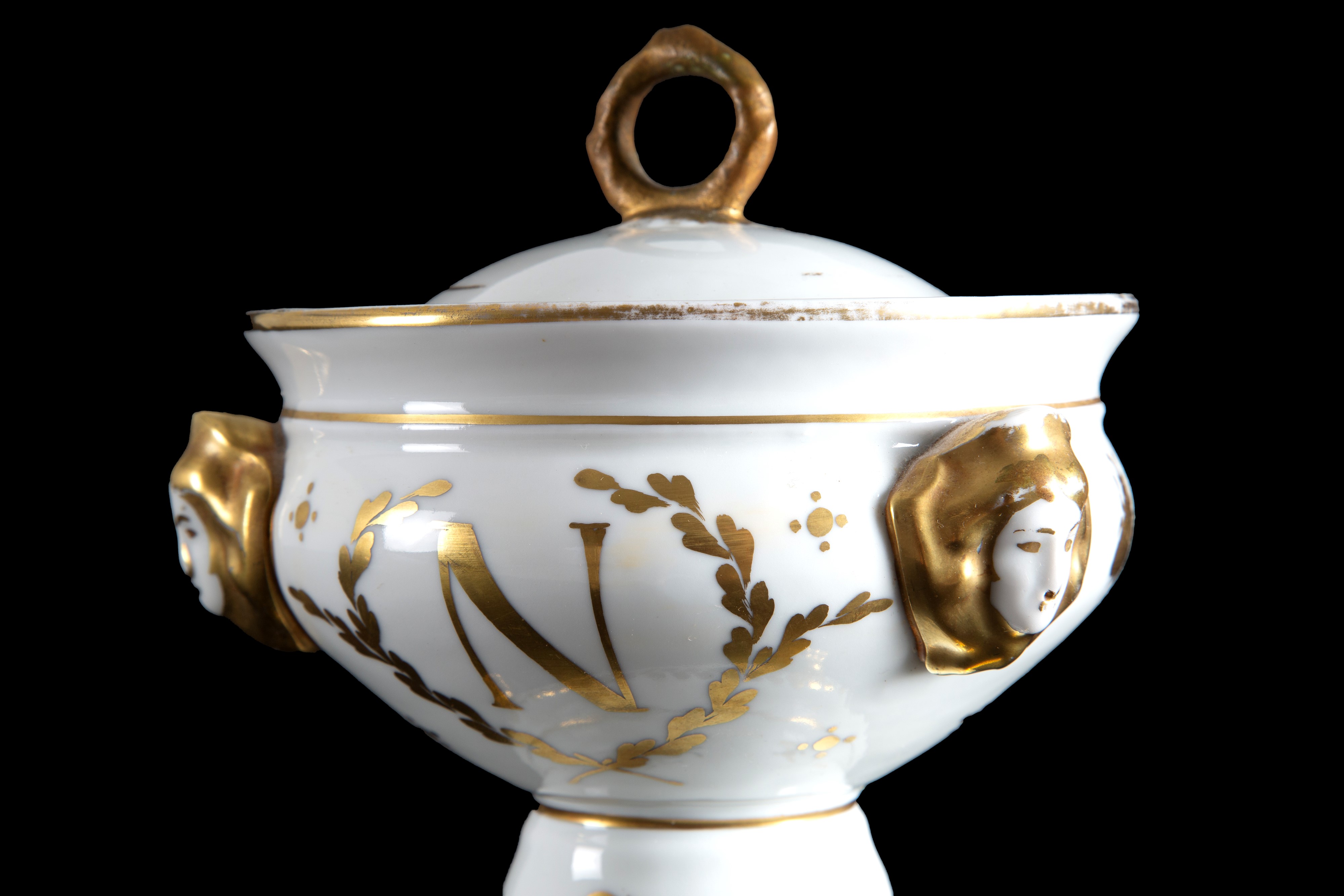 Alzatina in porcellana