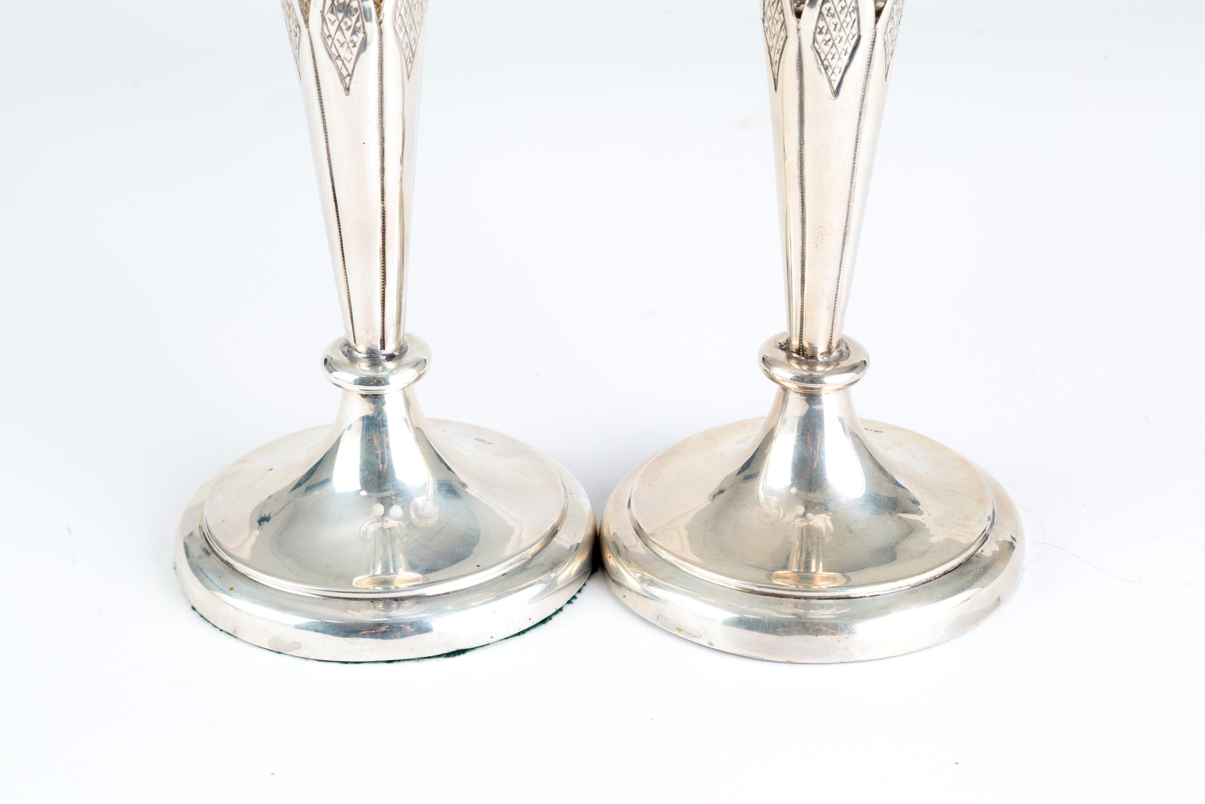 Coppia di portafiori in argento e cristallo