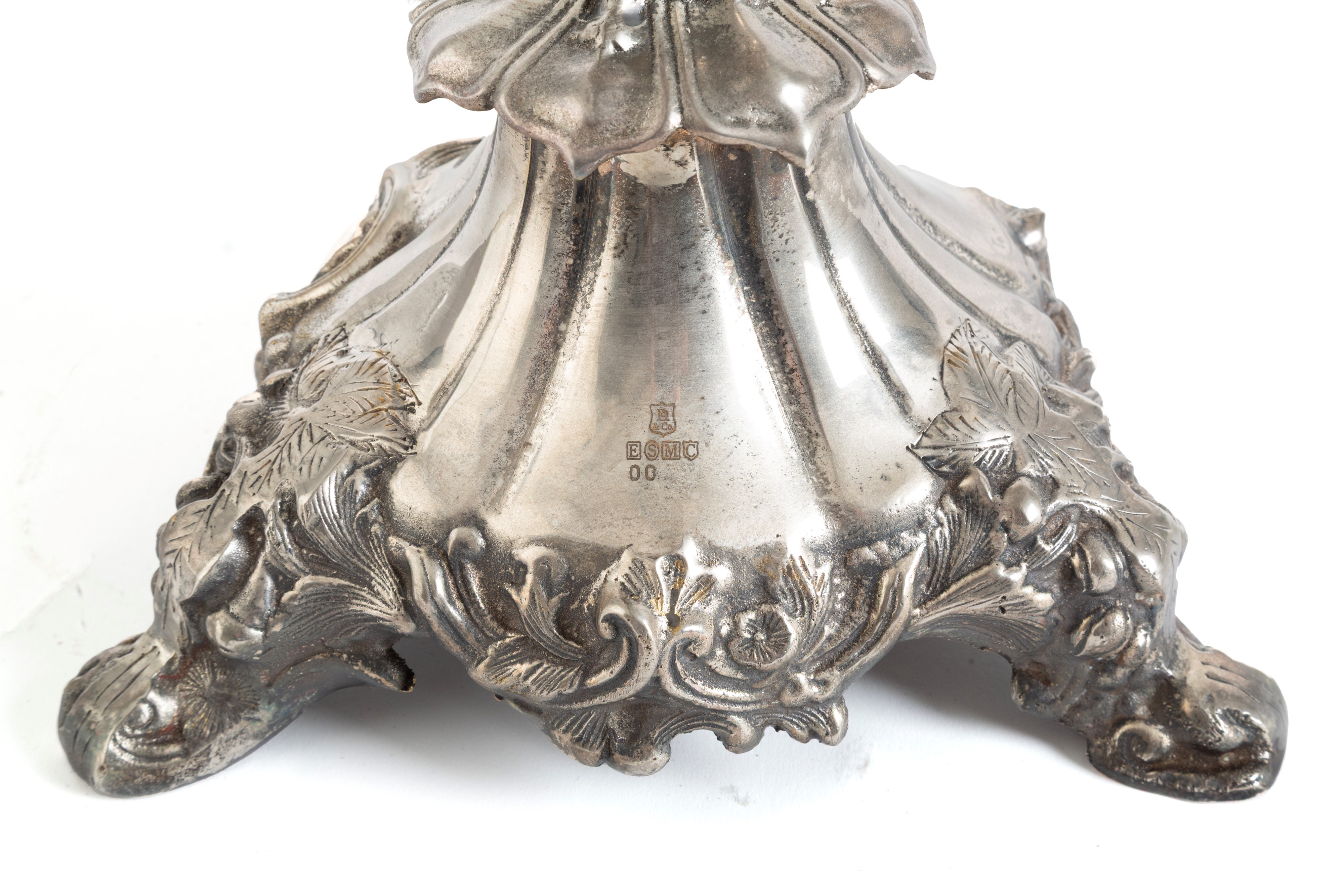 Tre candelabri a nove luci in Sheffield, marcati