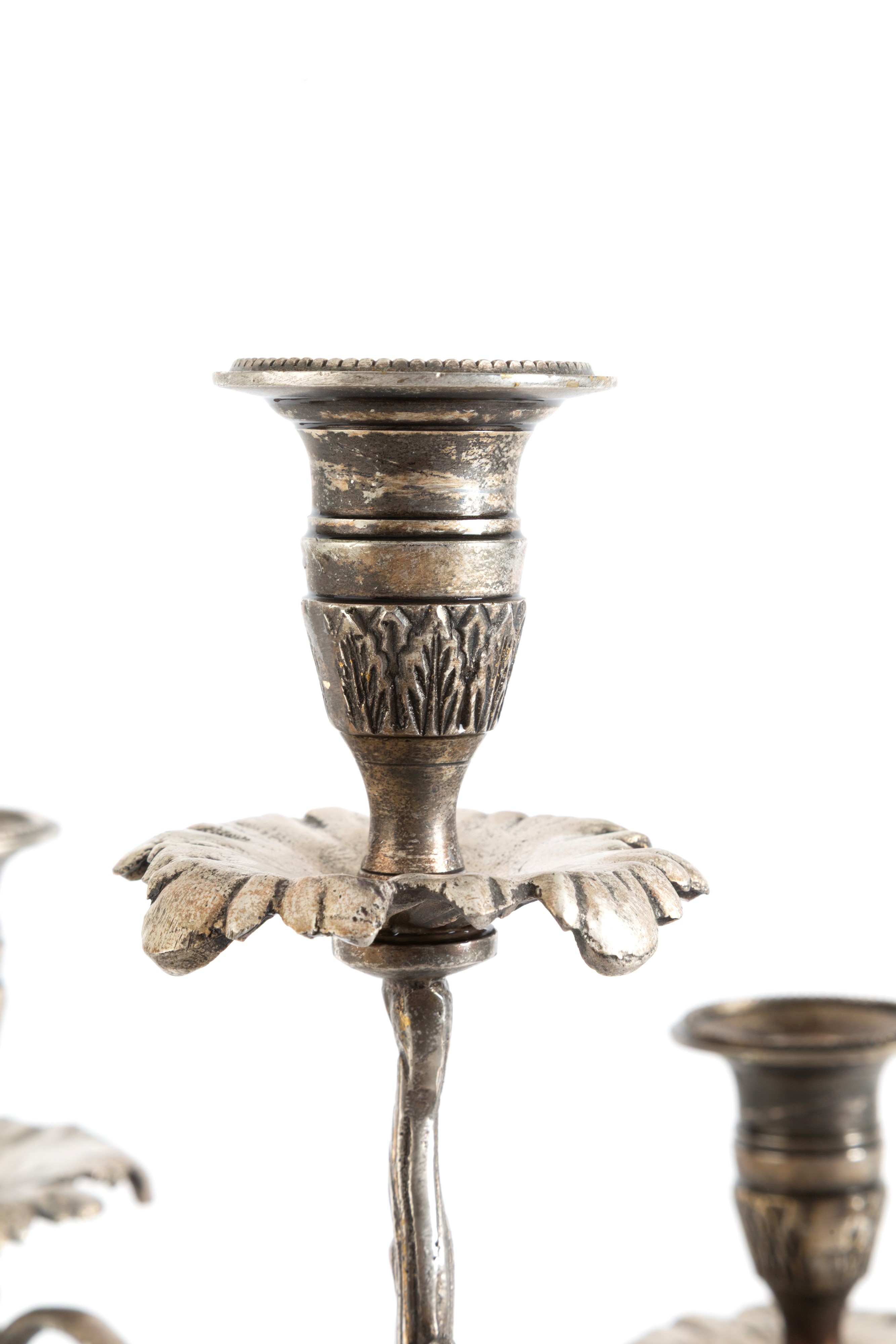 Tre candelabri a nove luci in Sheffield, marcati