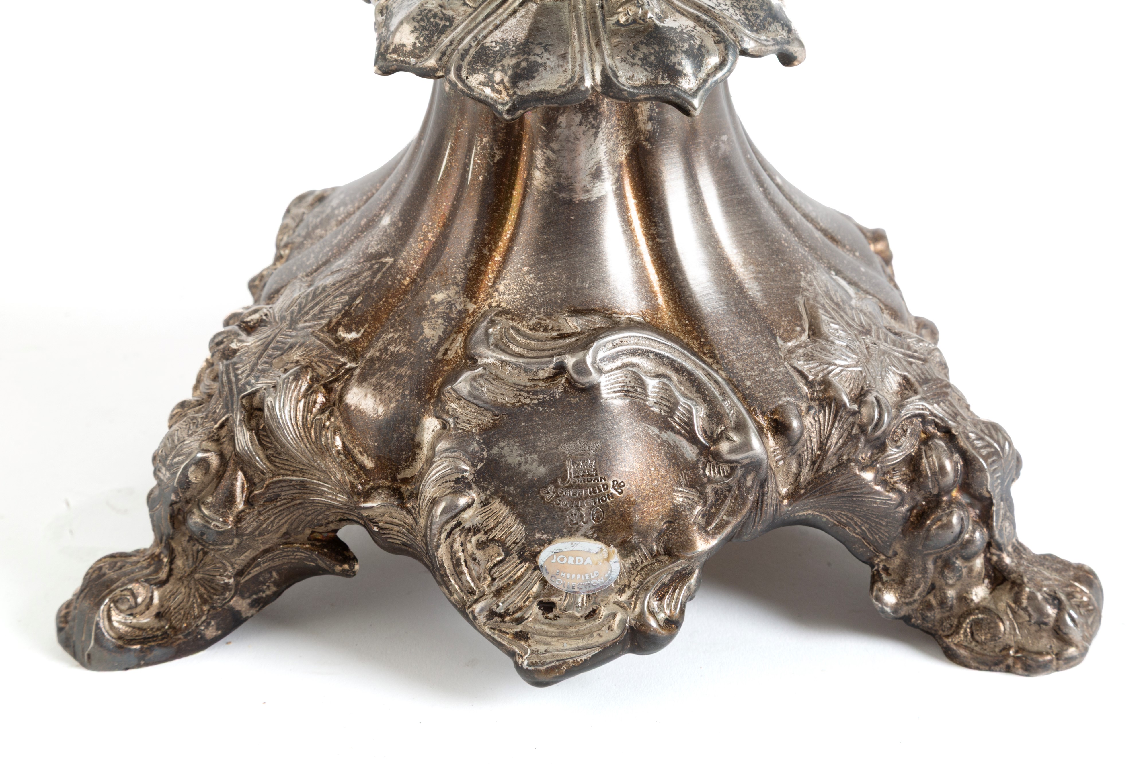 Tre candelabri a nove luci in Sheffield, marcati