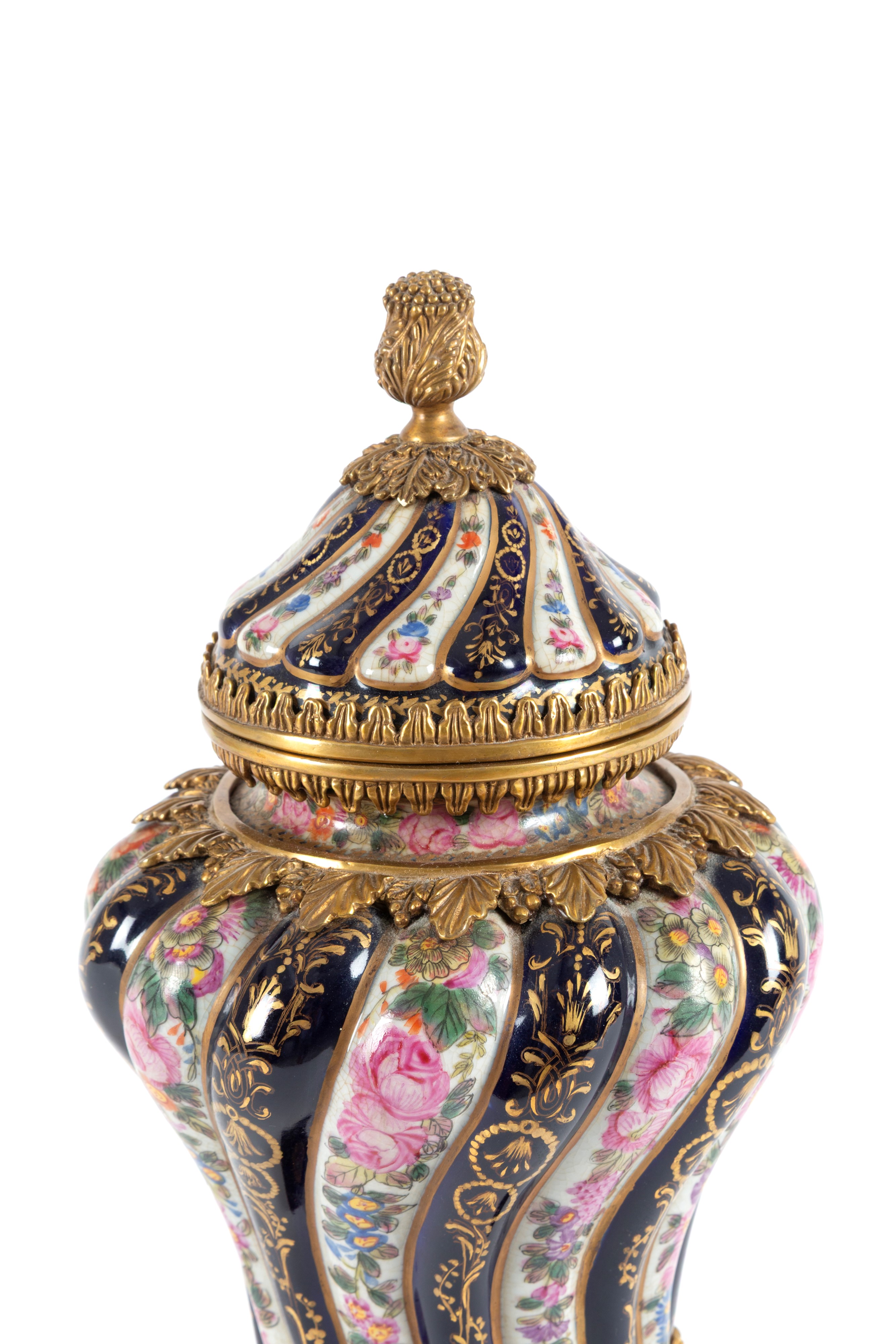 Vaso a torchon con coperchio, porcellana bianca e blu, Francia, fine XVIII secolo
