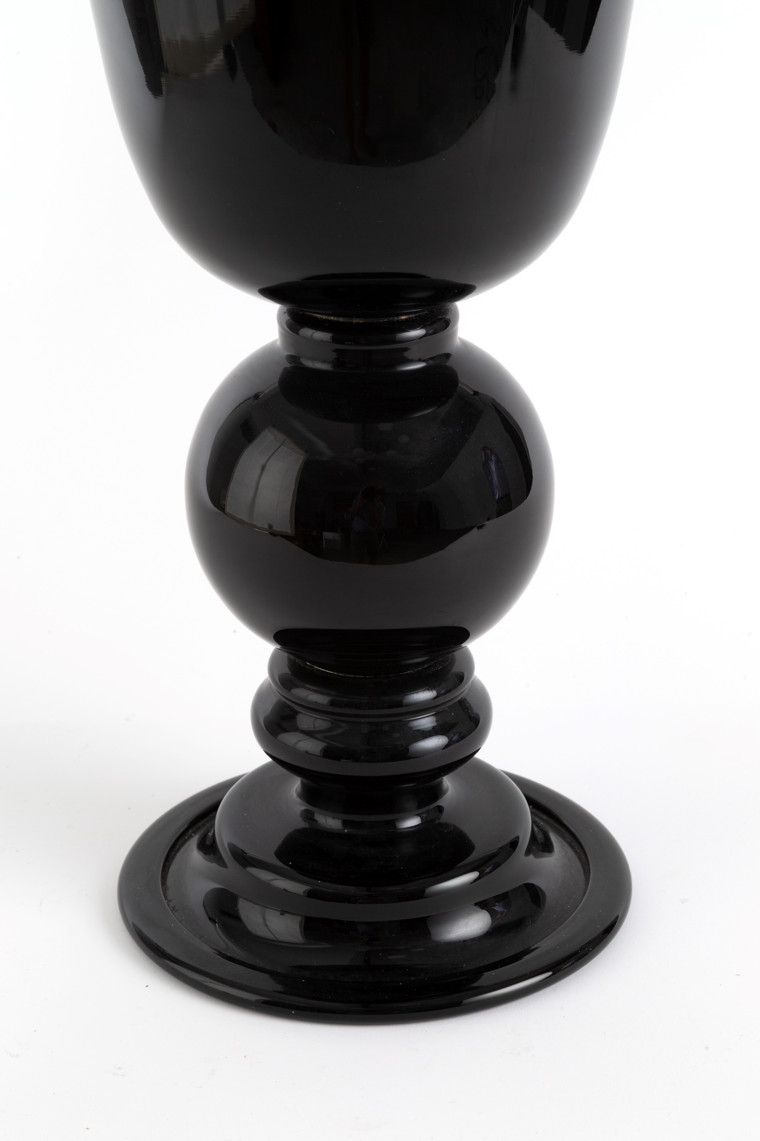 Vaso in pasta di vetro nero, XX secolo