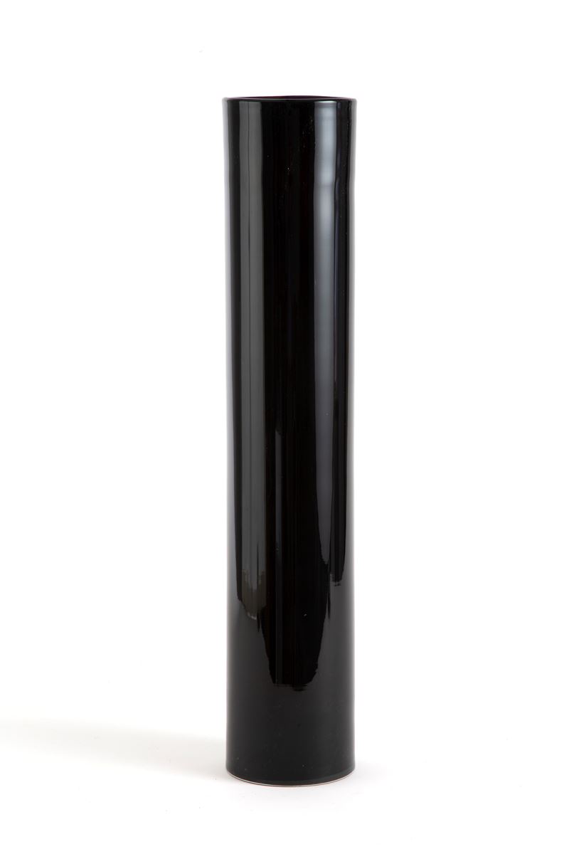 Vaso cilindrico in pasta di vetro nero, XX secolo