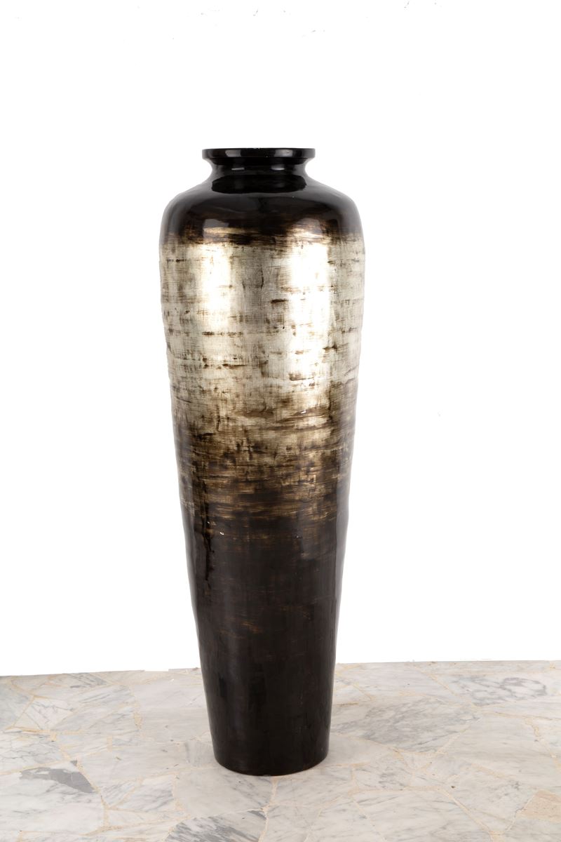Vaso in legno laccato, XX secolo, nero e argento