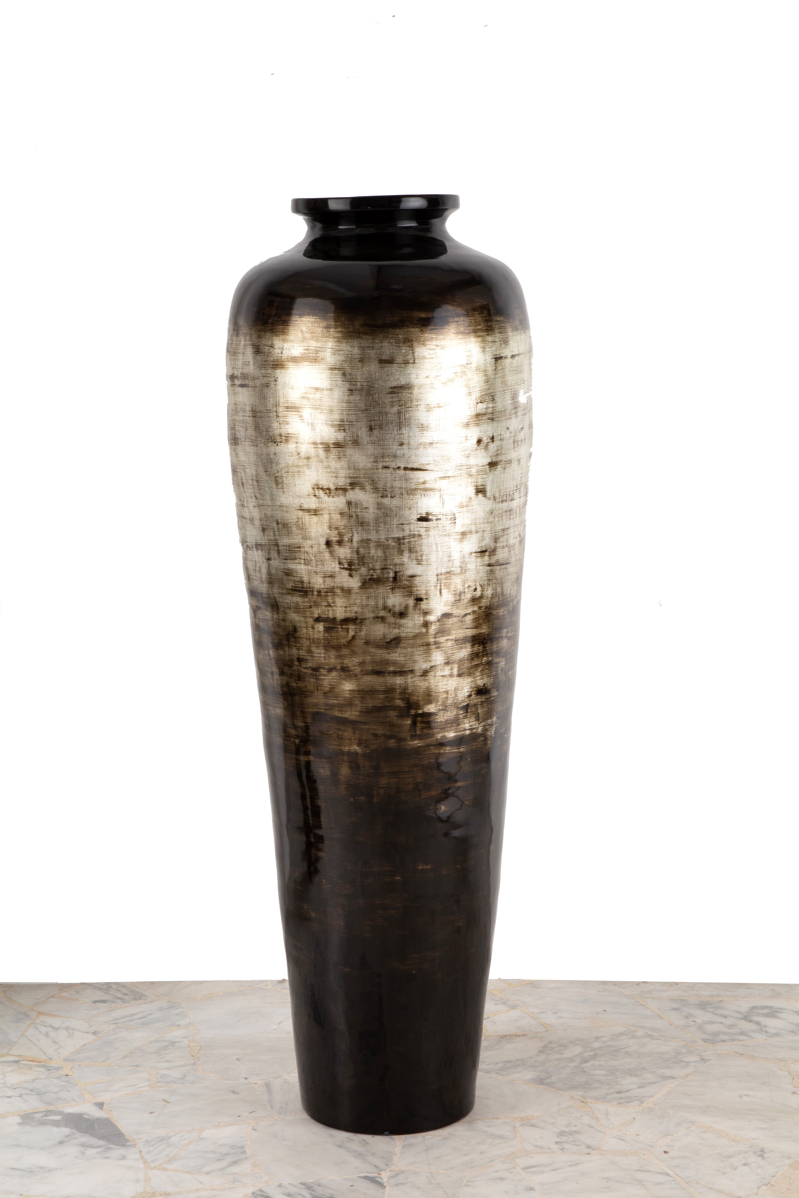 Vaso in legno laccato, XX secolo, nero e argento